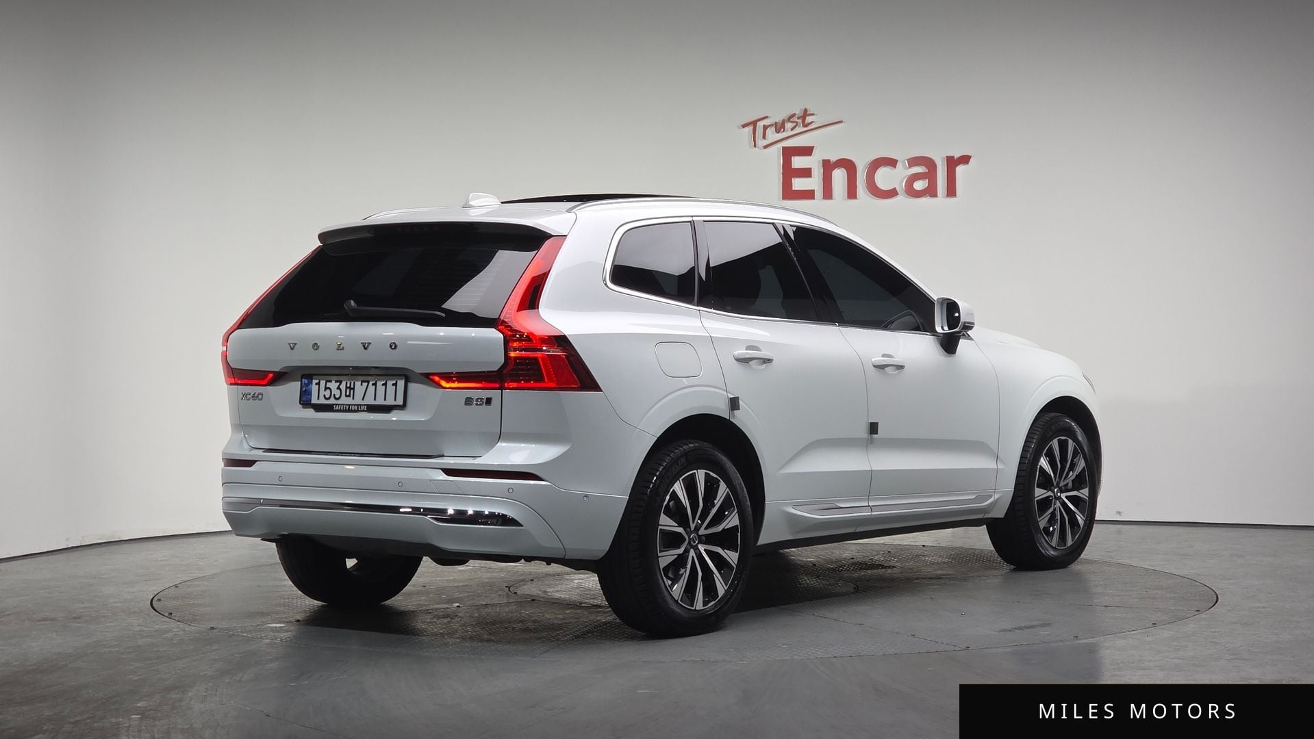 Volvo XC60 2023 — фото 1 из 12