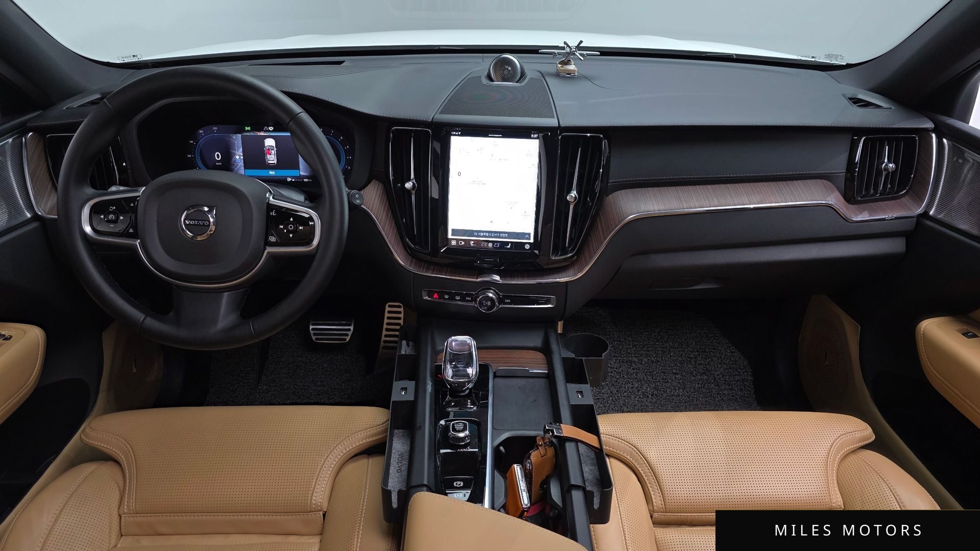 Volvo XC60 2023 — миниатюра 6
