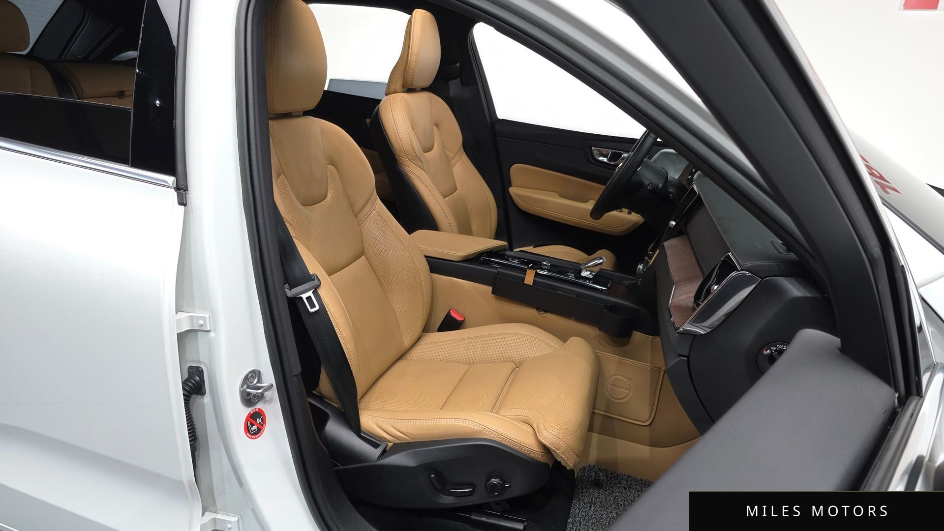 Volvo XC60 2023 — миниатюра 9