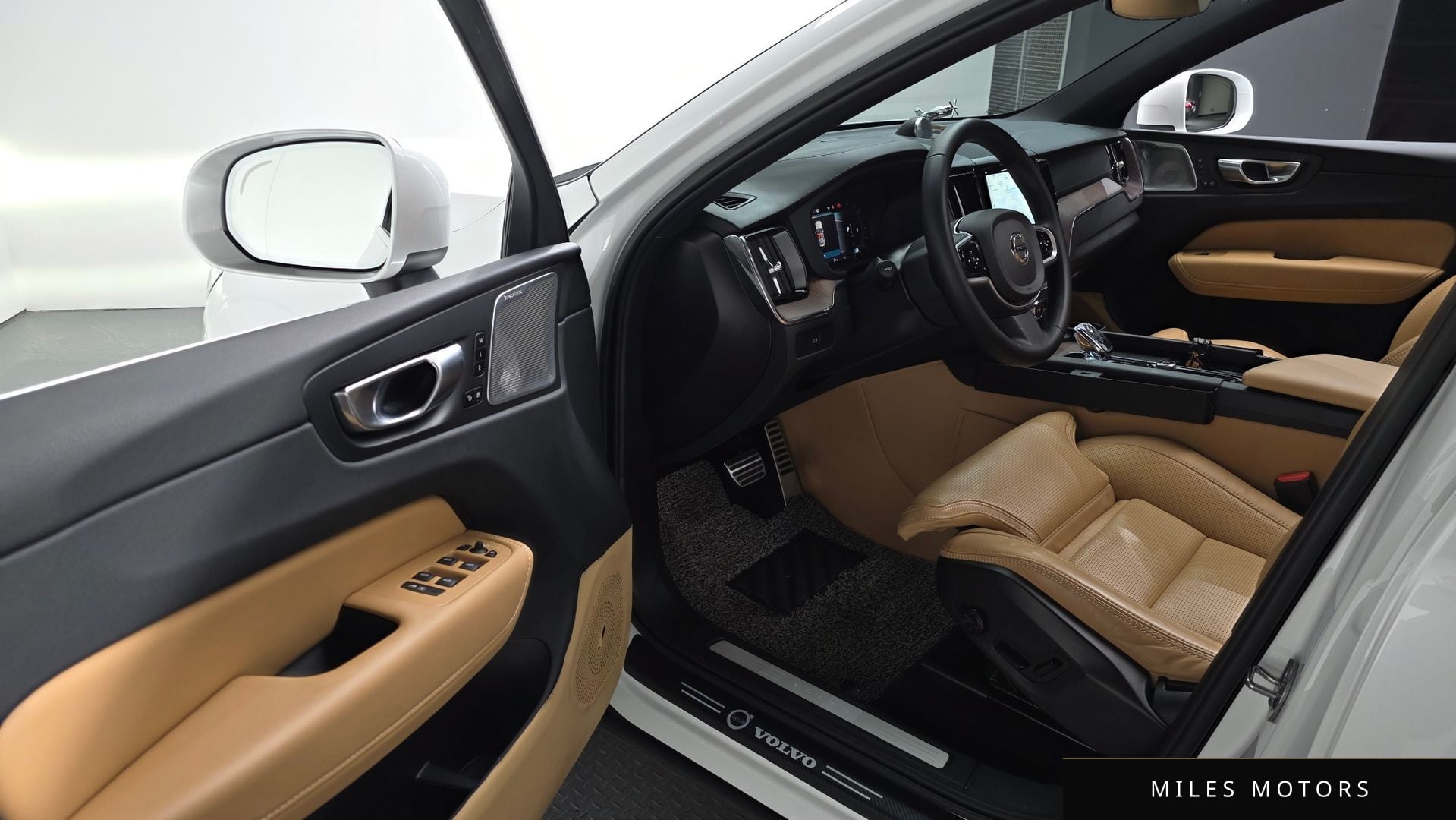 Volvo XC60 2023 — миниатюра 11