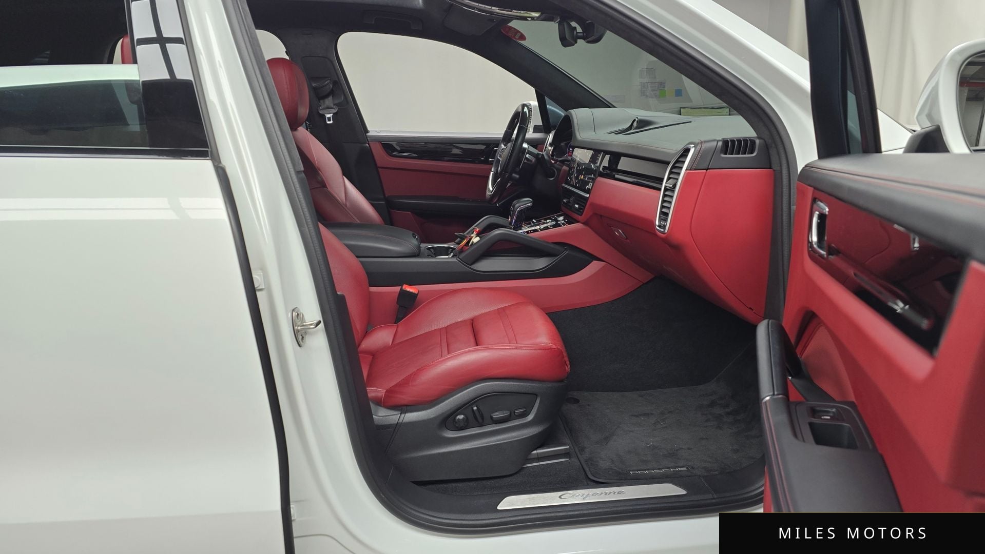 Porsche Cayenne 2022 — миниатюра 11