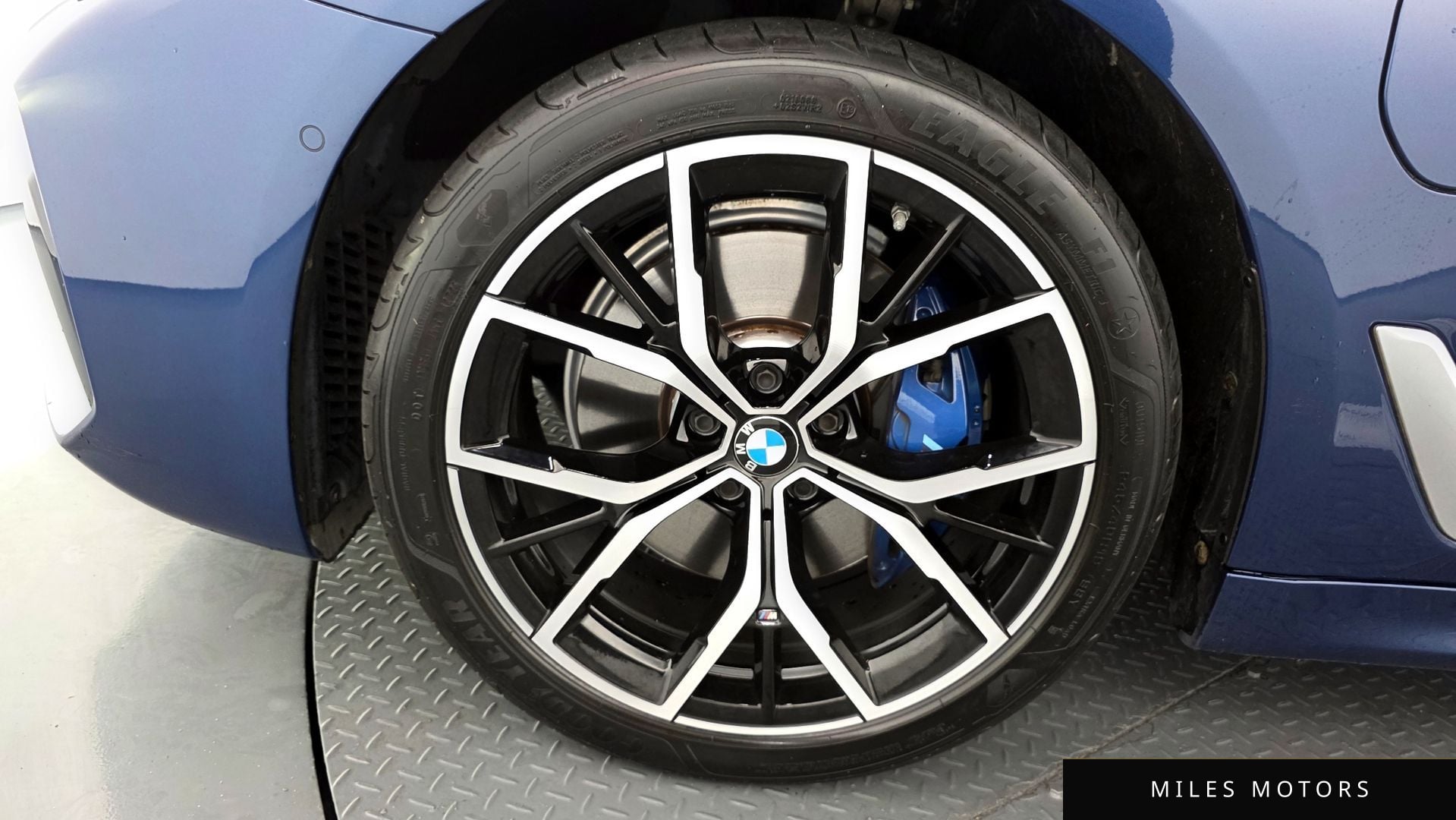 BMW 5 Series (G30) 2021 — миниатюра 5