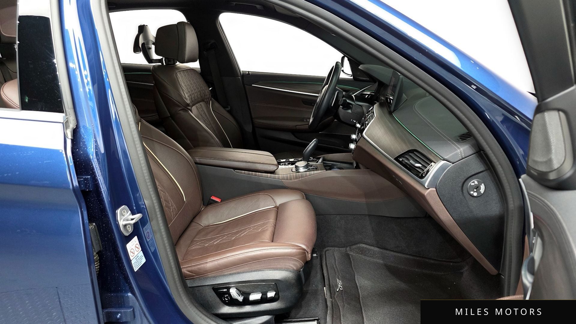 BMW 5 Series (G30) 2021 — миниатюра 11
