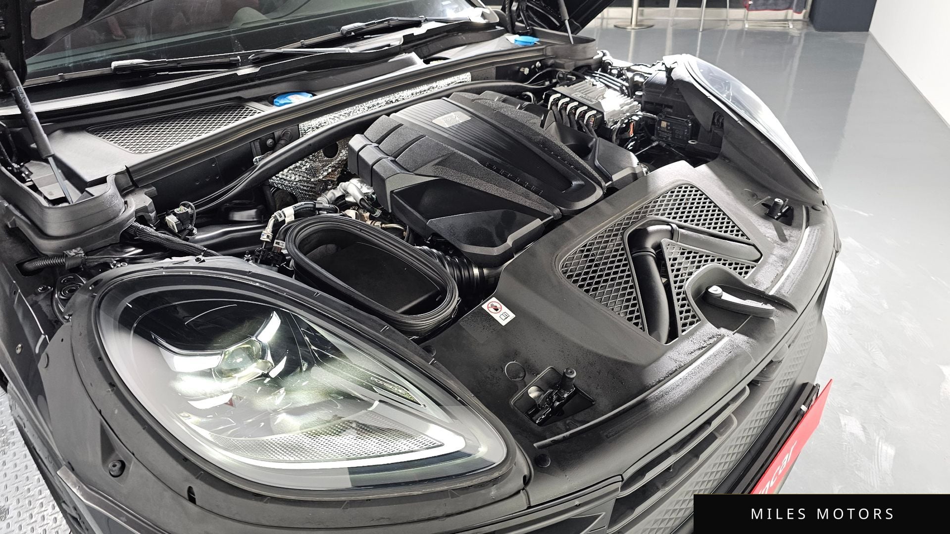 Porsche Macan 2023 — миниатюра 6