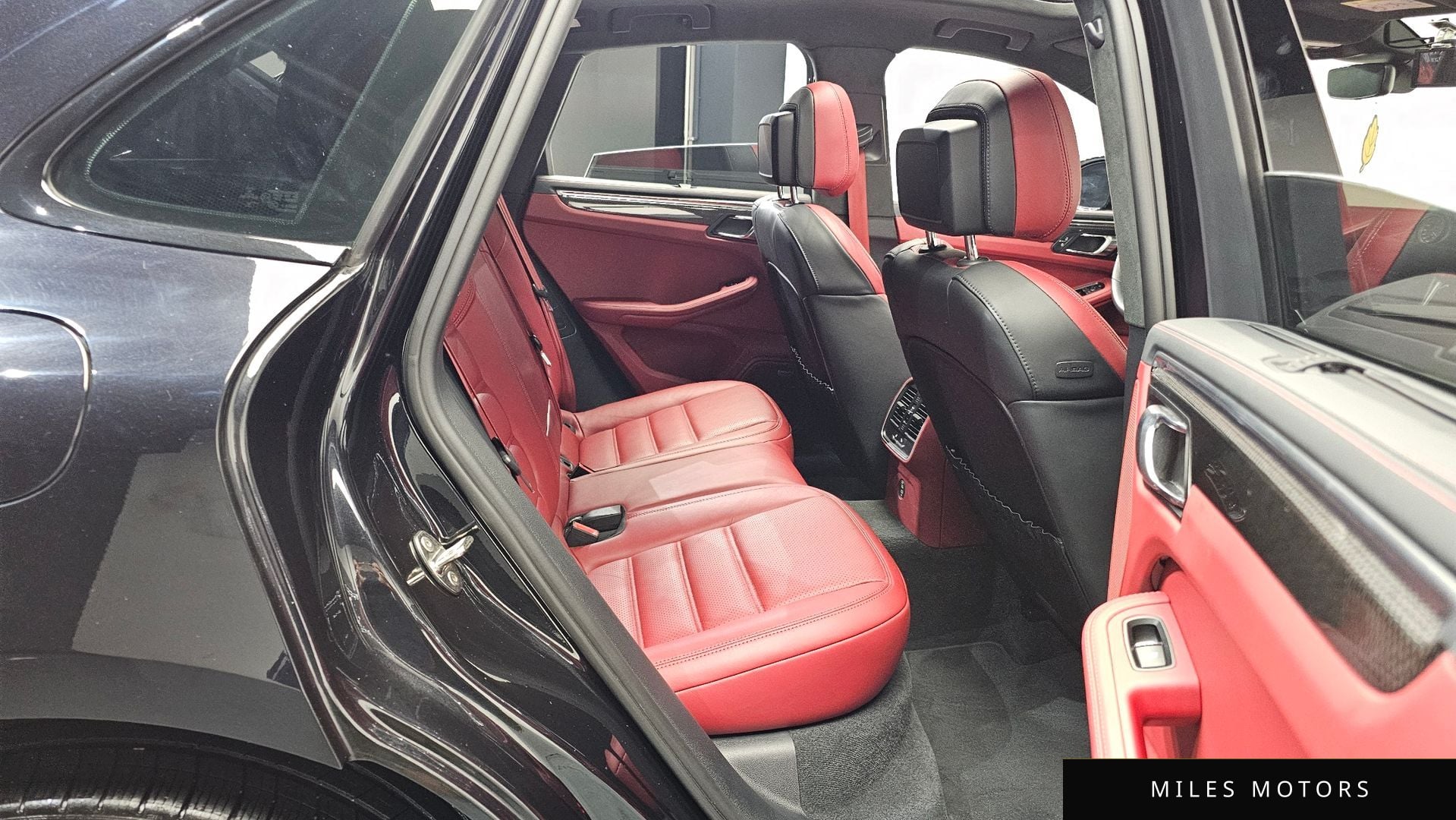 Porsche Macan 2023 — миниатюра 12