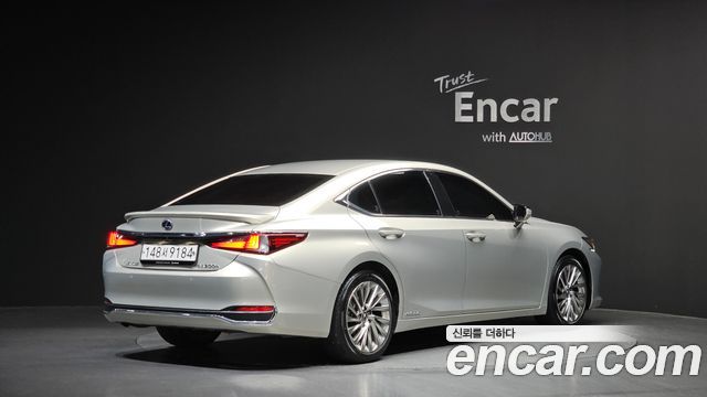 Лексус ES300h 2020 — миниатюра 2