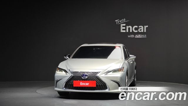 Лексус ES300h 2020 — миниатюра 3