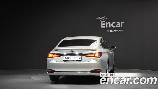 Лексус ES300h 2020 — миниатюра 4