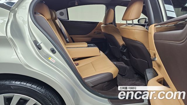 Лексус ES300h 2020 — миниатюра 12