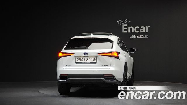Лексус NX300h 2021 — миниатюра 4