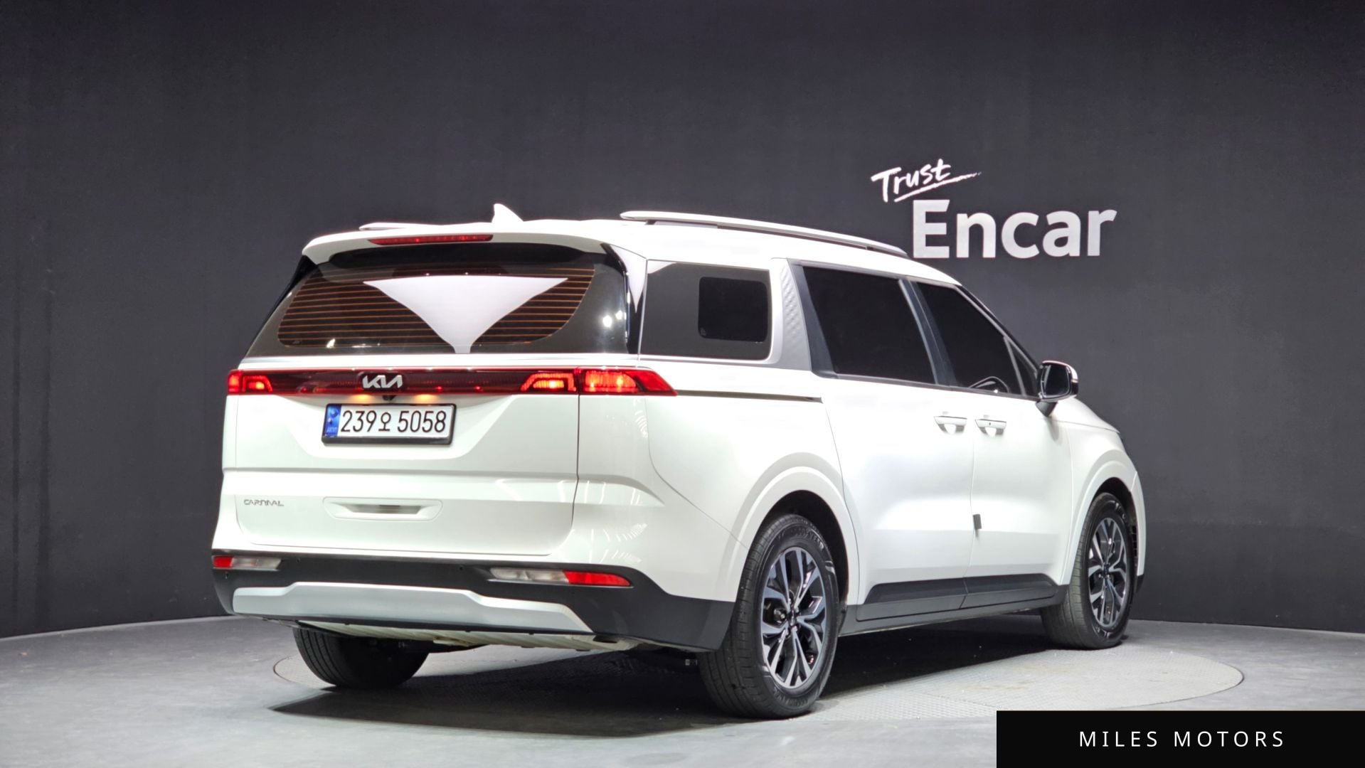 Kia Carnival 2023 — миниатюра 2