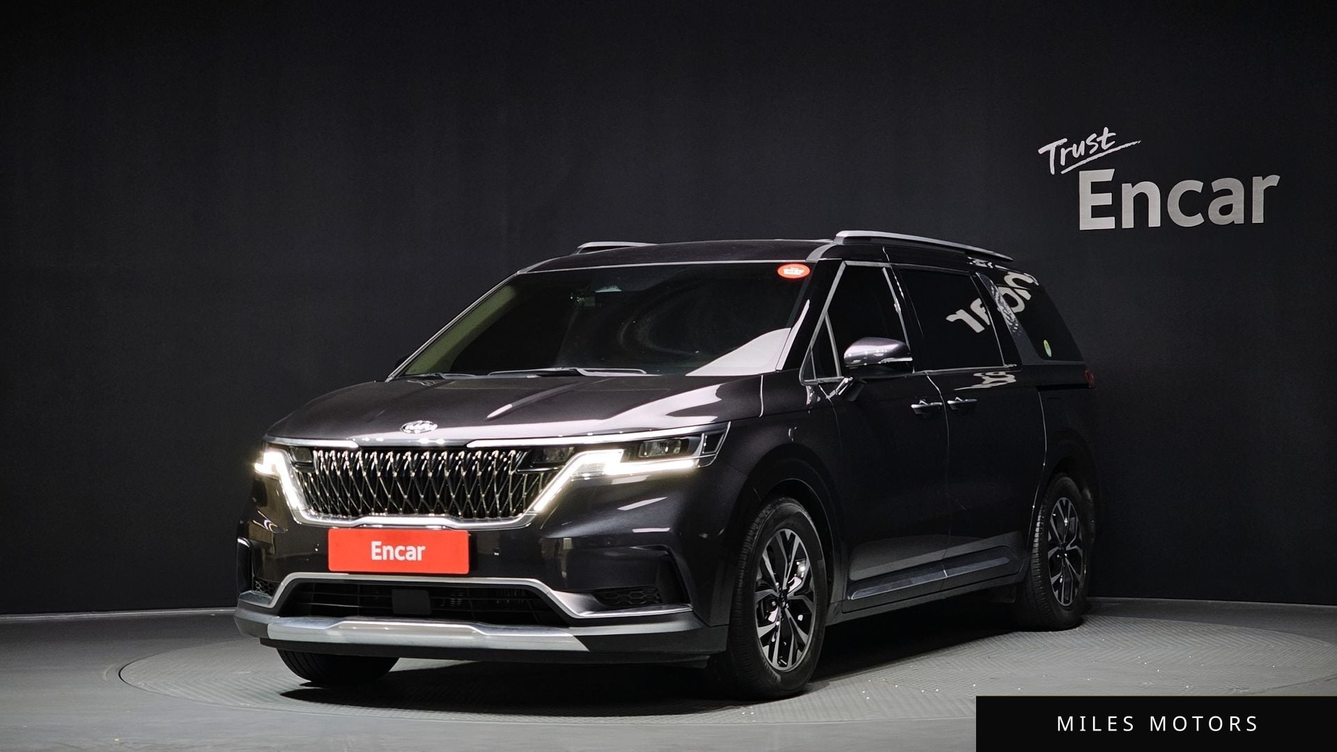 Kia Carnival 2021 — фото 1 из 12