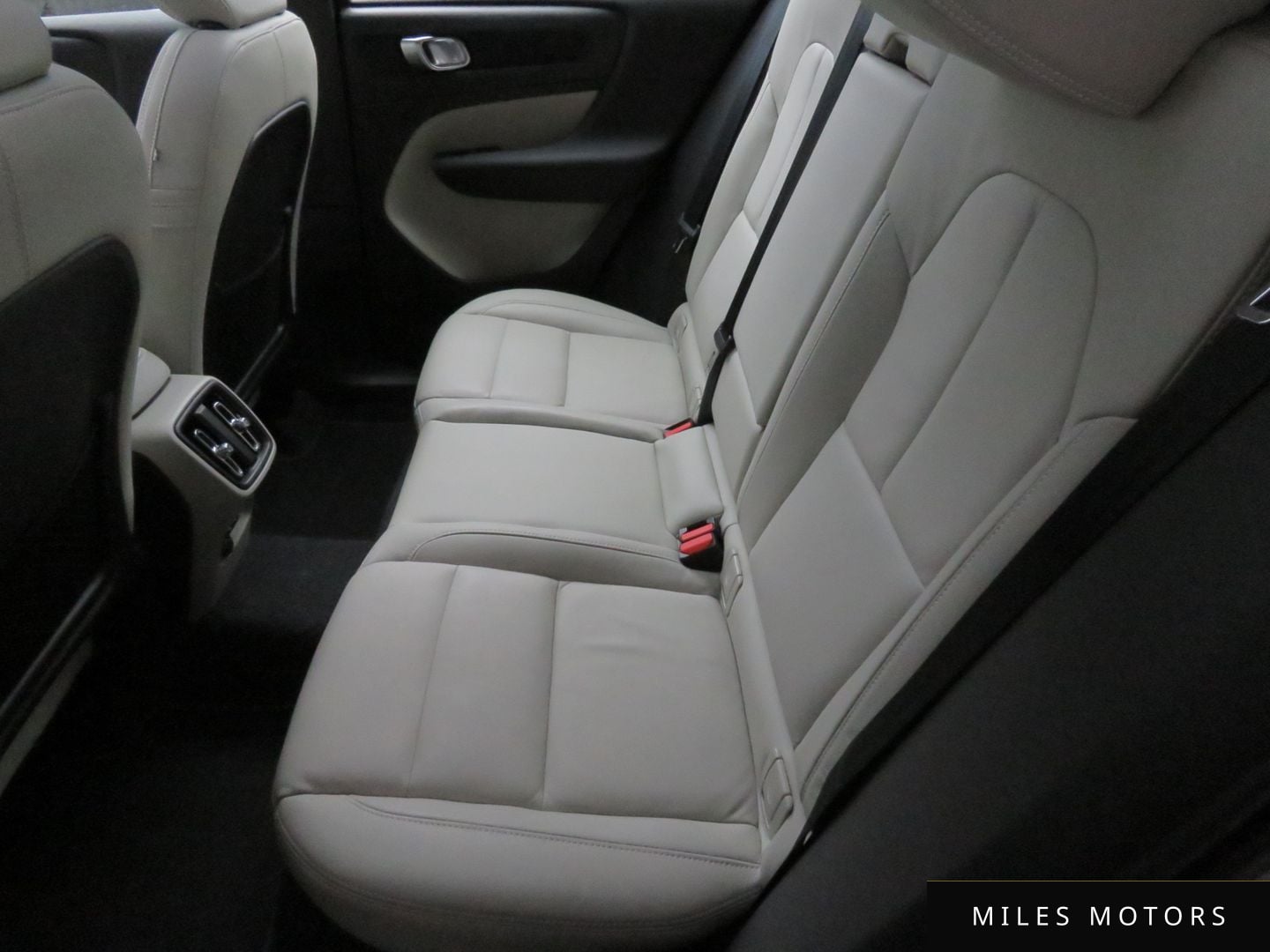 Volvo XC40 2025 — миниатюра 11