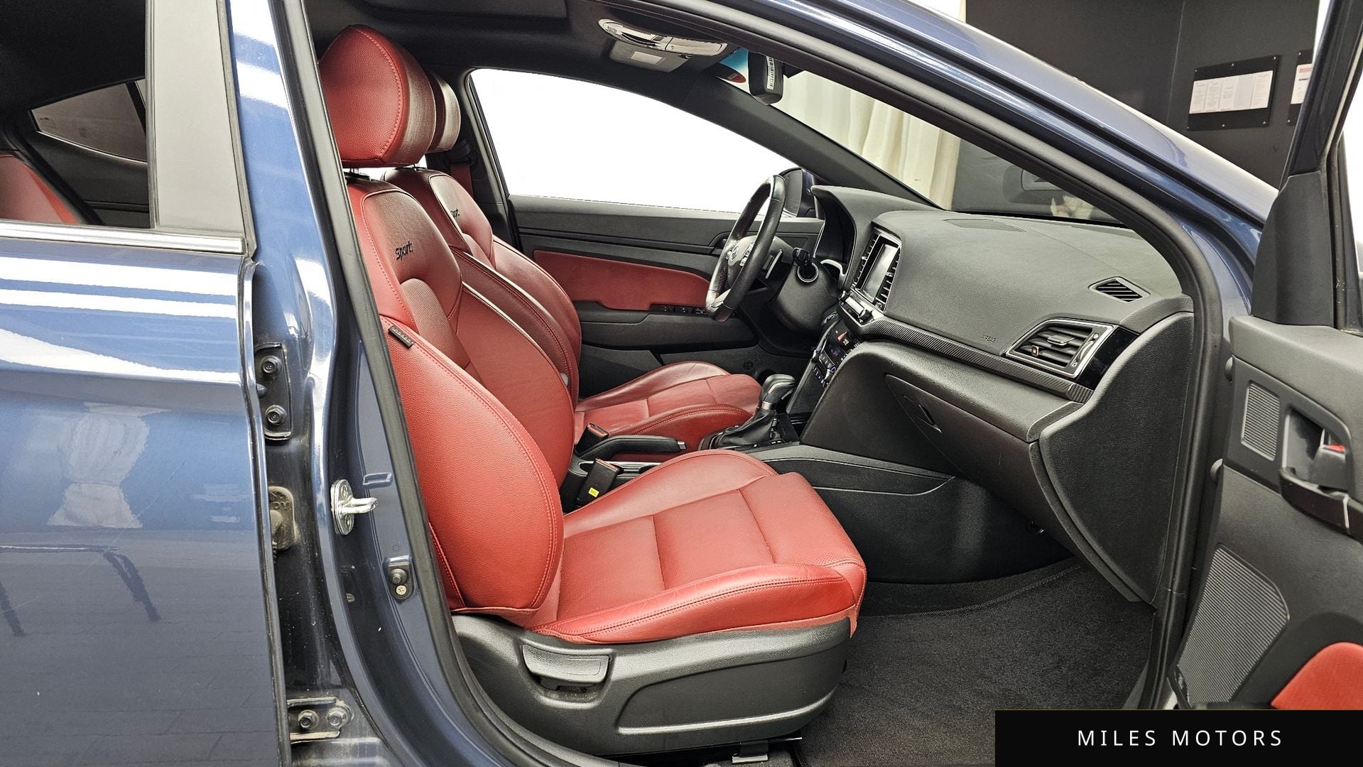 Hyundai AVANTE 2017 — миниатюра 11