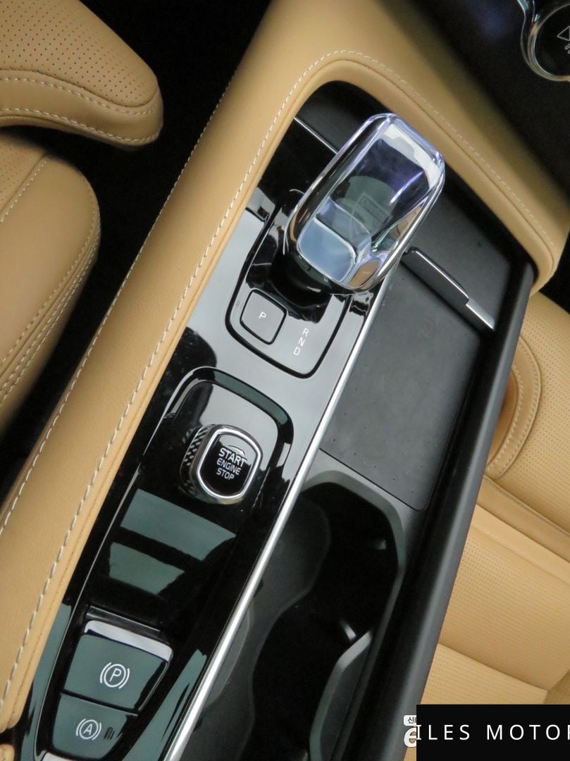 Volvo XC90 2024 — миниатюра 9