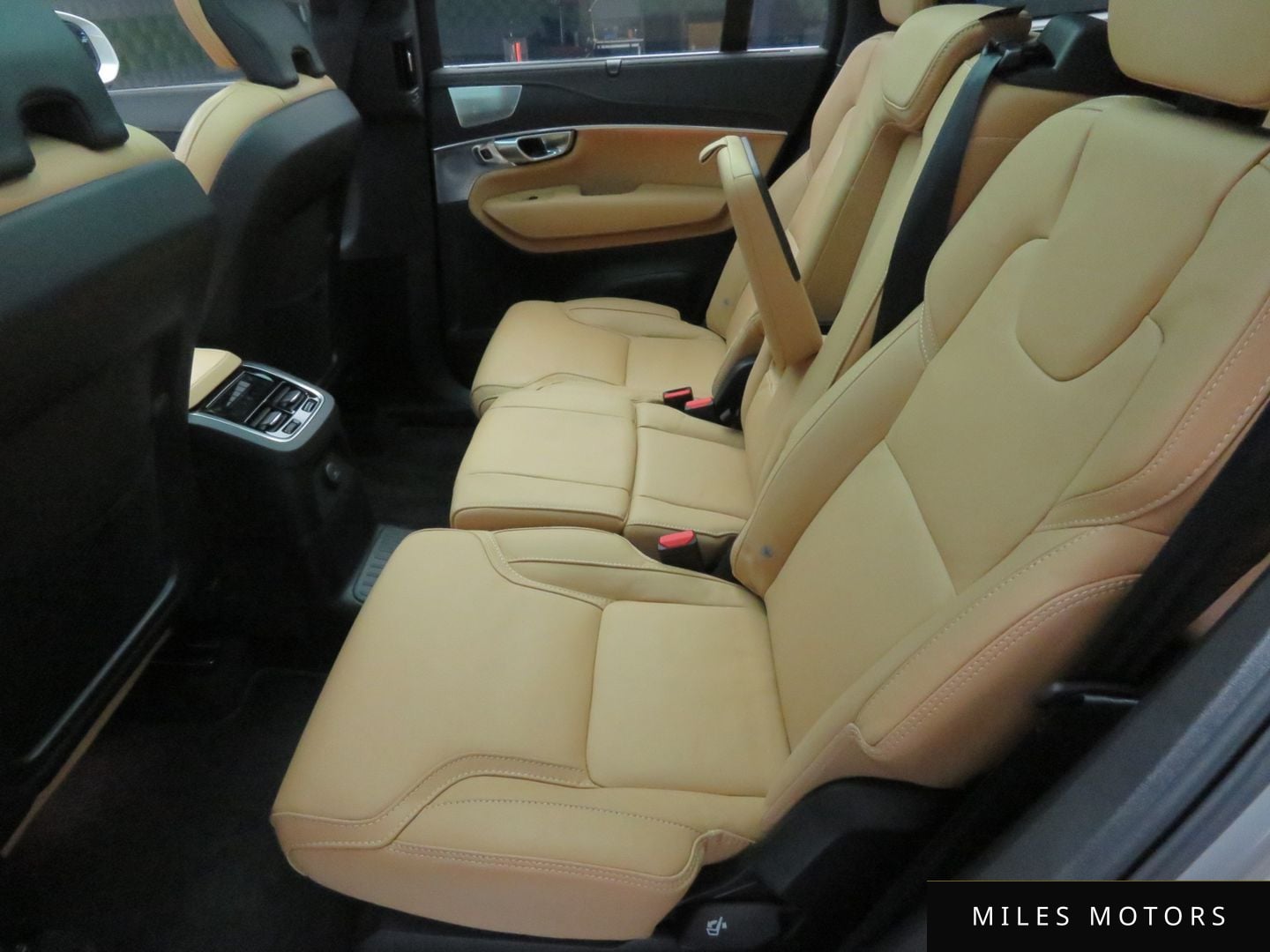 Volvo XC90 2024 — миниатюра 10