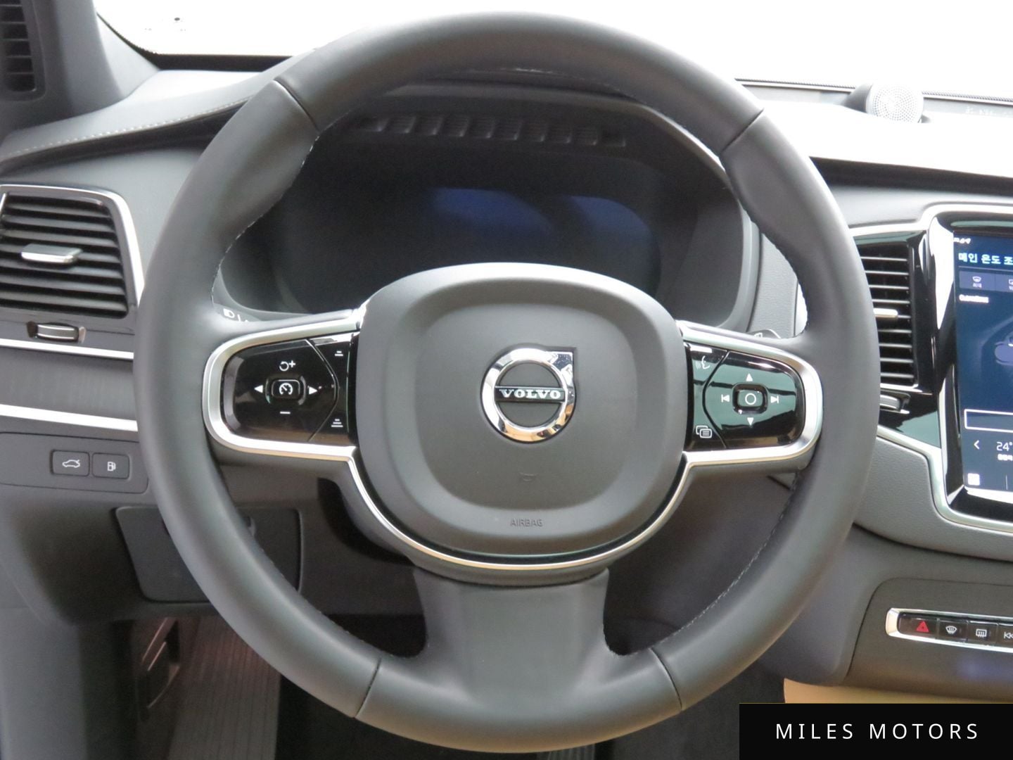 Volvo XC90 2024 — миниатюра 12