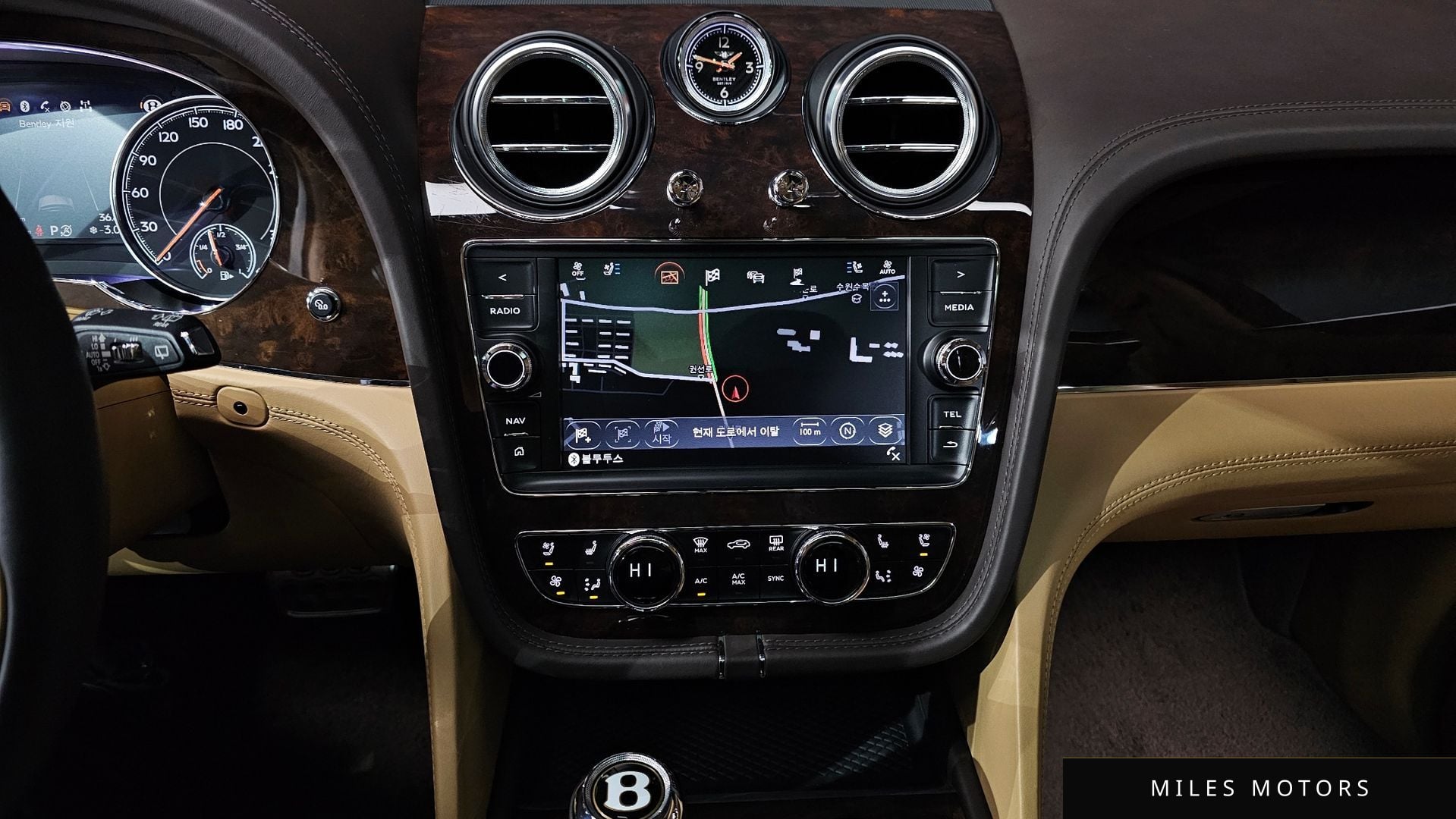 Bentley 벤테이가 2020 — миниатюра 14
