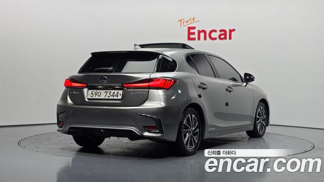 Лексус CT200h 2018 — миниатюра 2