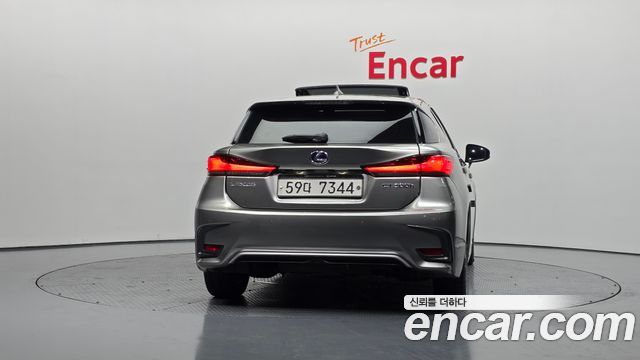 Лексус CT200h 2018 — миниатюра 4