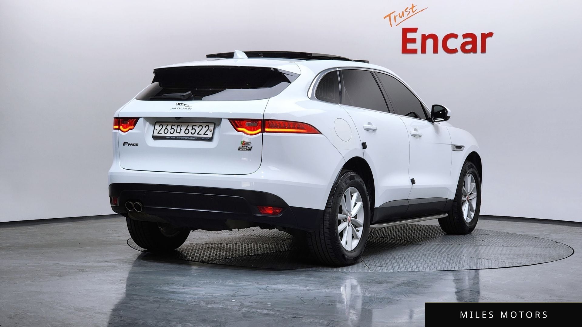 Jaguar F-PACE 2018 — миниатюра 2