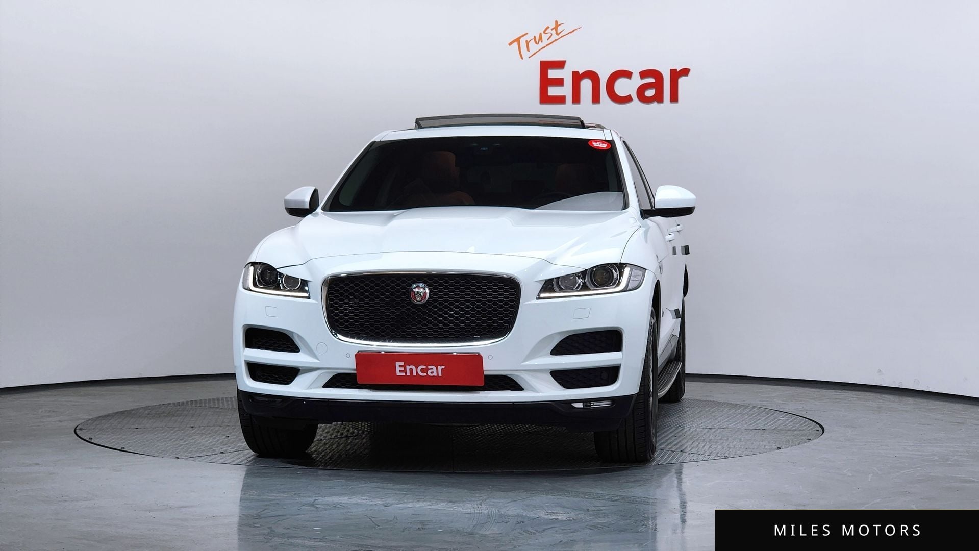 Jaguar F-PACE 2018 — миниатюра 3