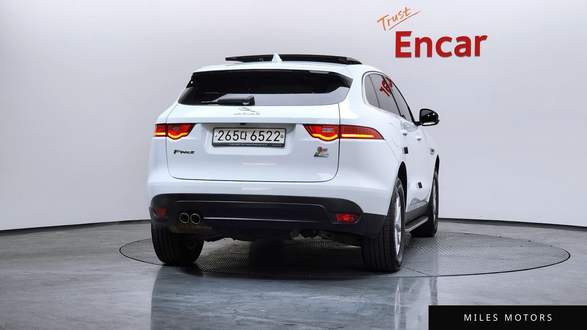 Jaguar F-PACE 2018 — миниатюра 4
