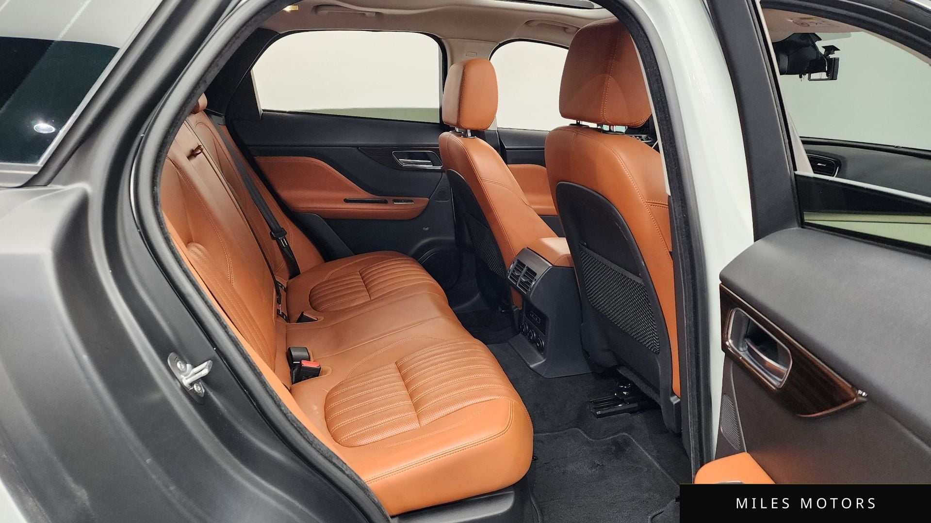 Jaguar F-PACE 2018 — миниатюра 12