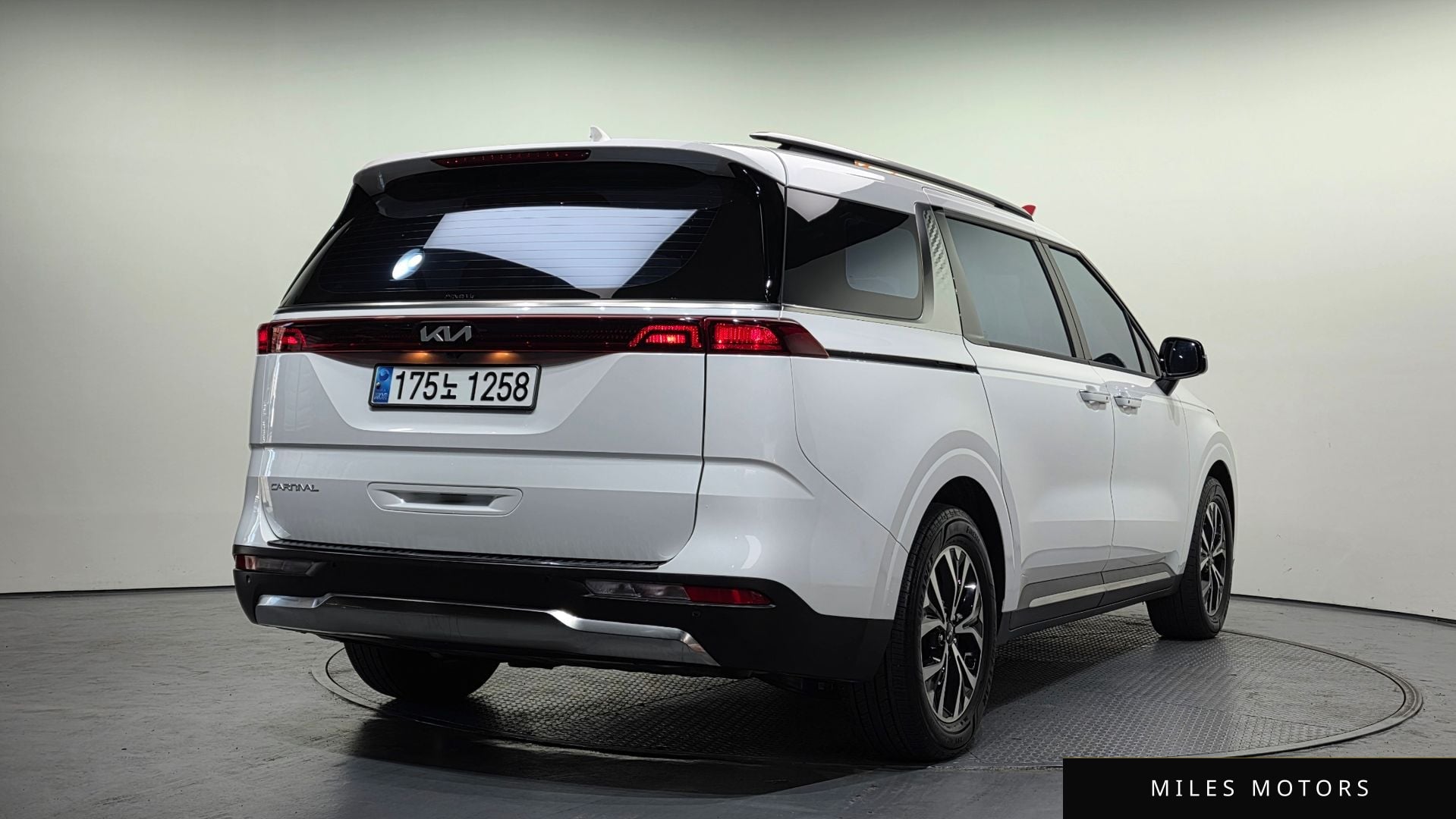 Kia Carnival 2023 — миниатюра 2