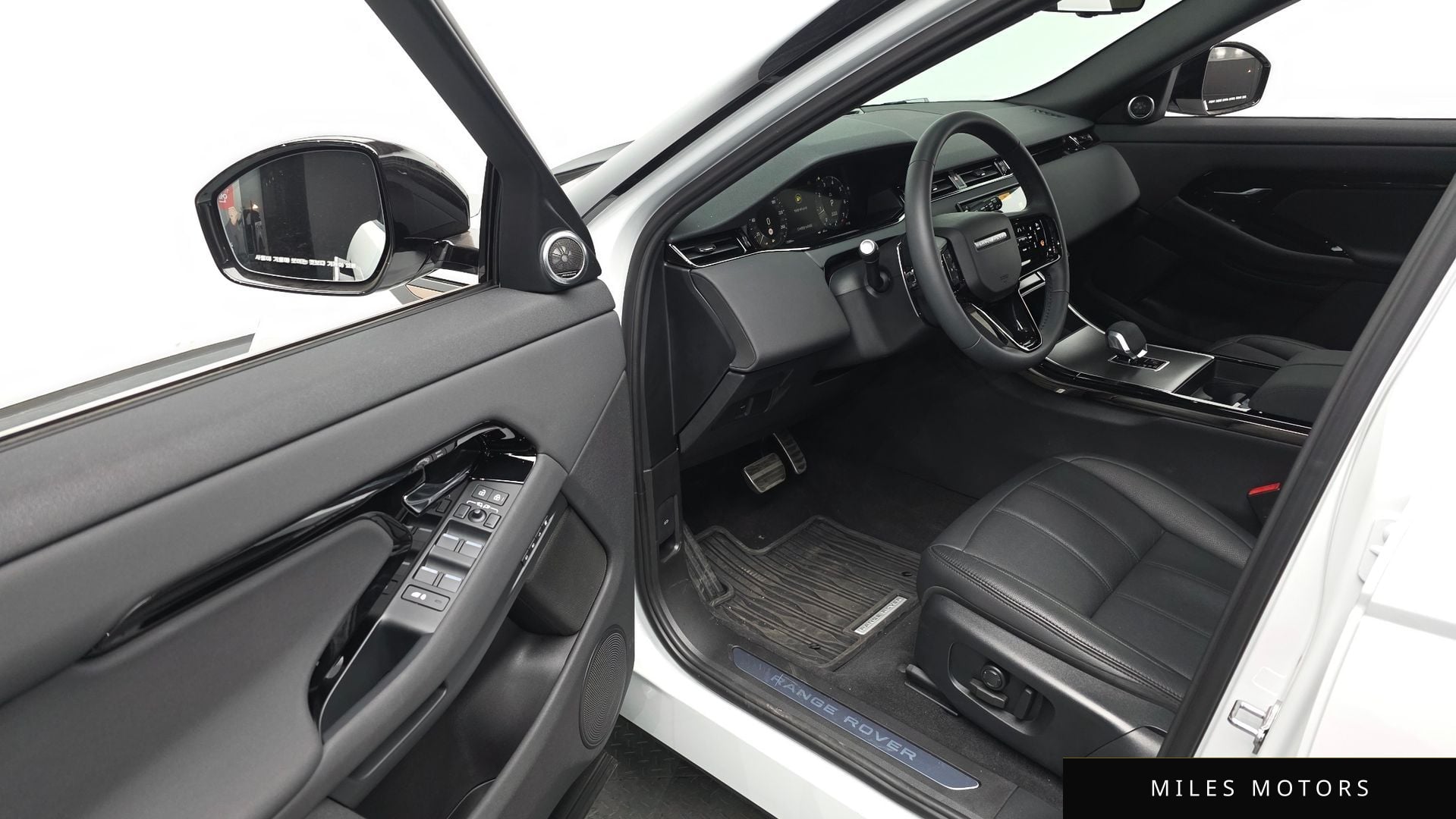 Land Rover Range Rover Evoque 2024 — миниатюра 10