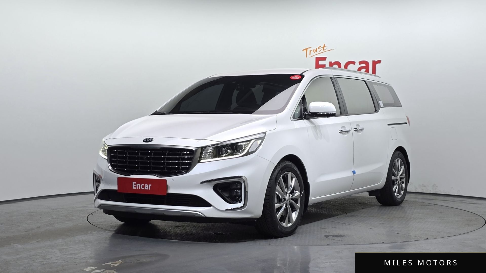 Kia Canival 2019 — фото 1 из 12