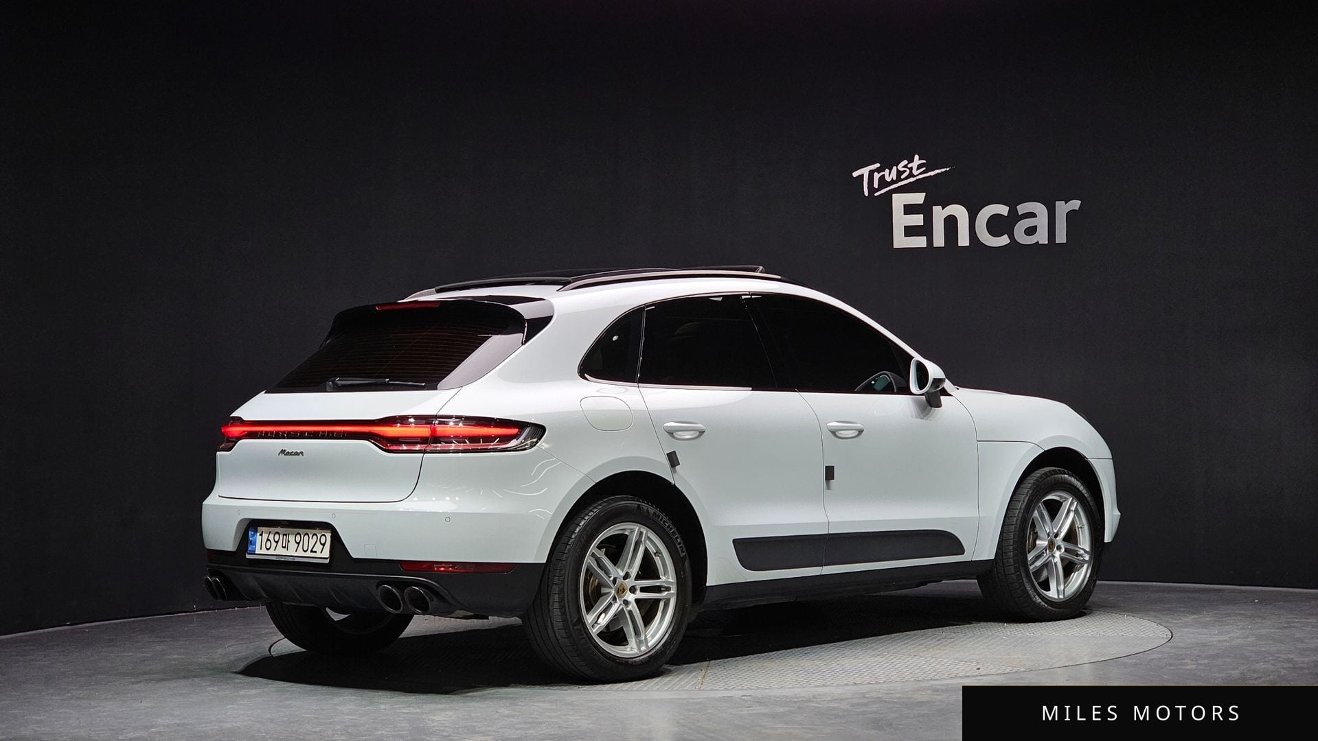 Porsche Macan 2021 — миниатюра 2