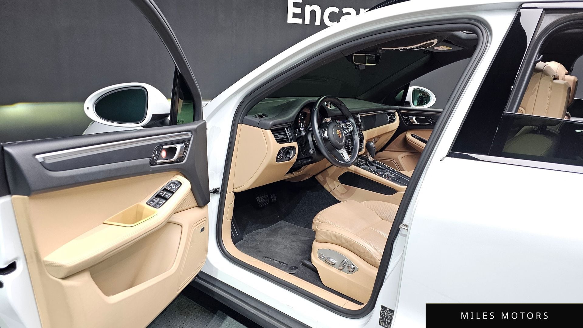 Porsche Macan 2021 — миниатюра 10