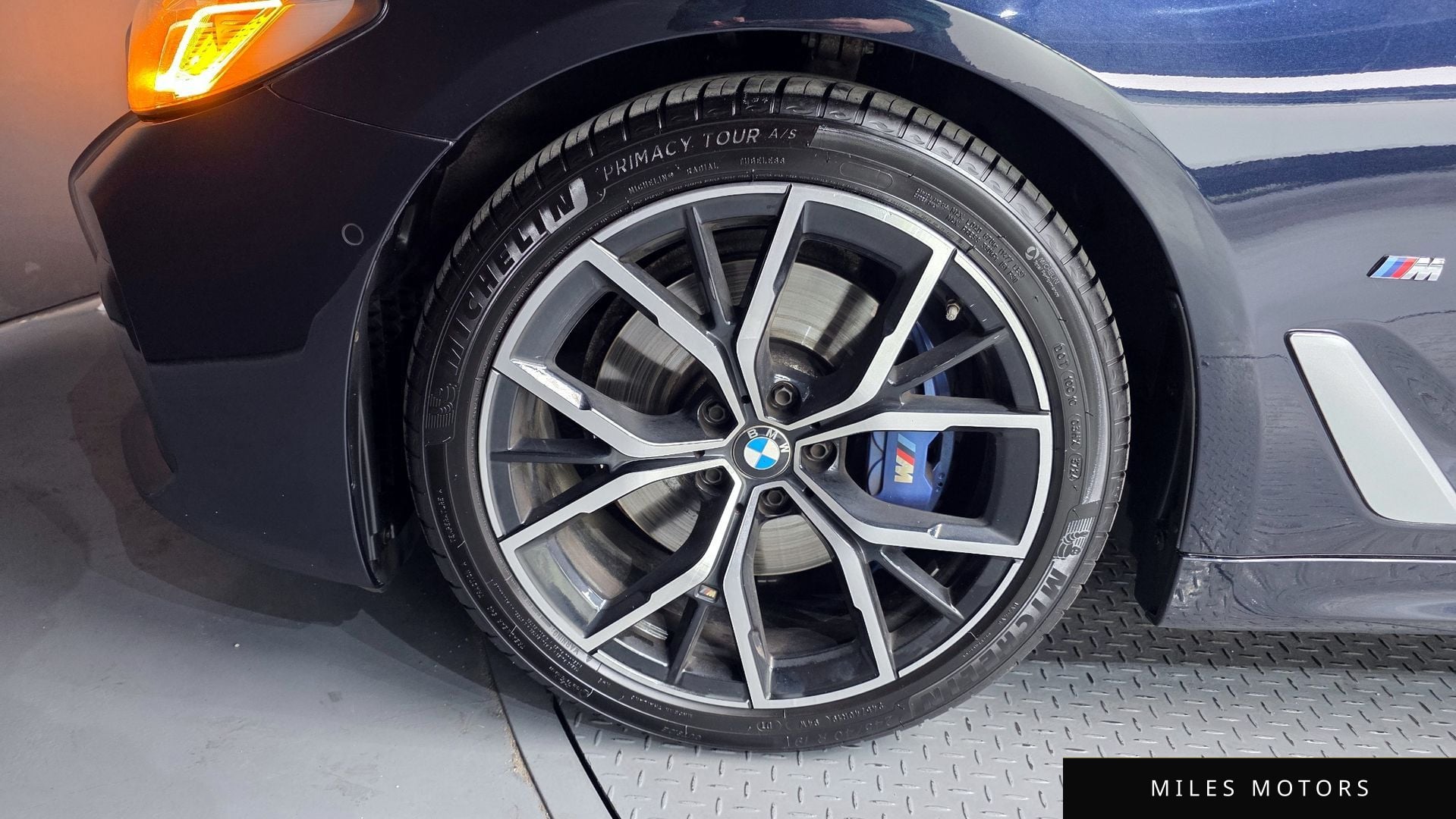 BMW 5 Series (G30) 2023 — миниатюра 5