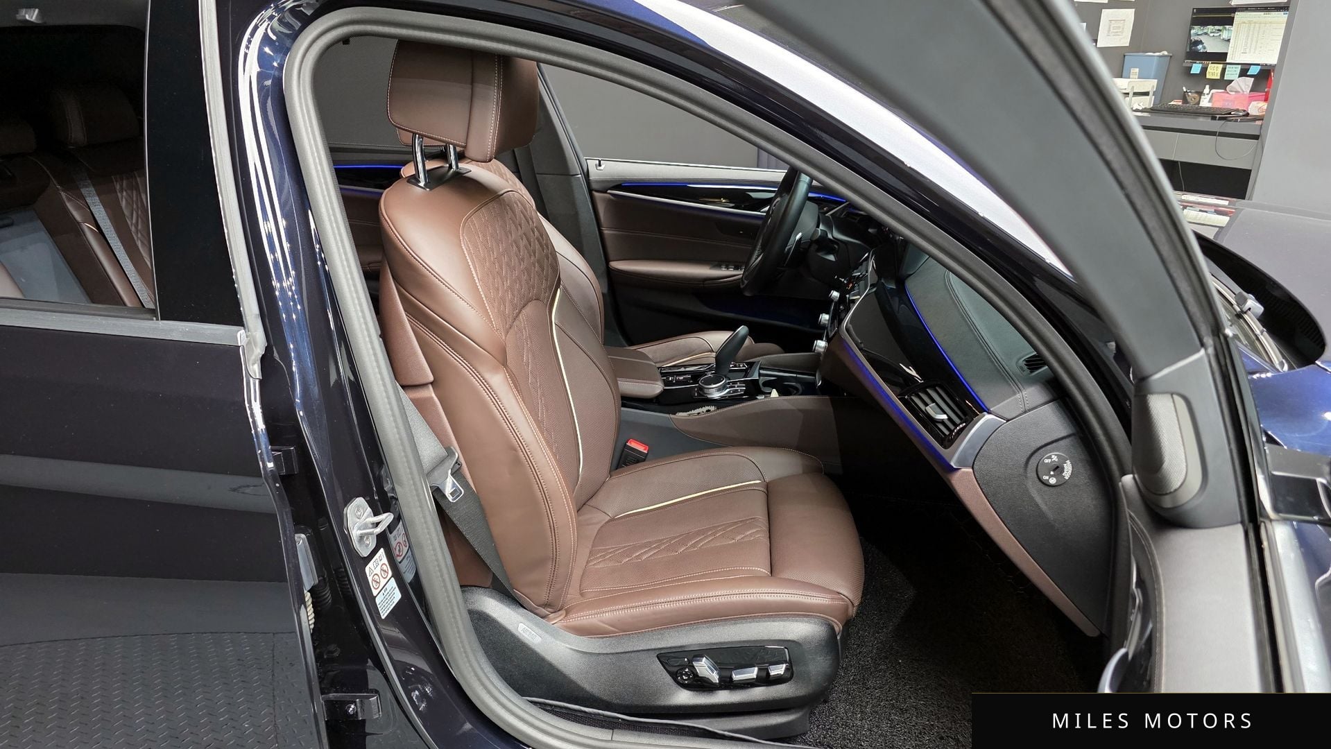 BMW 5 Series (G30) 2023 — миниатюра 12