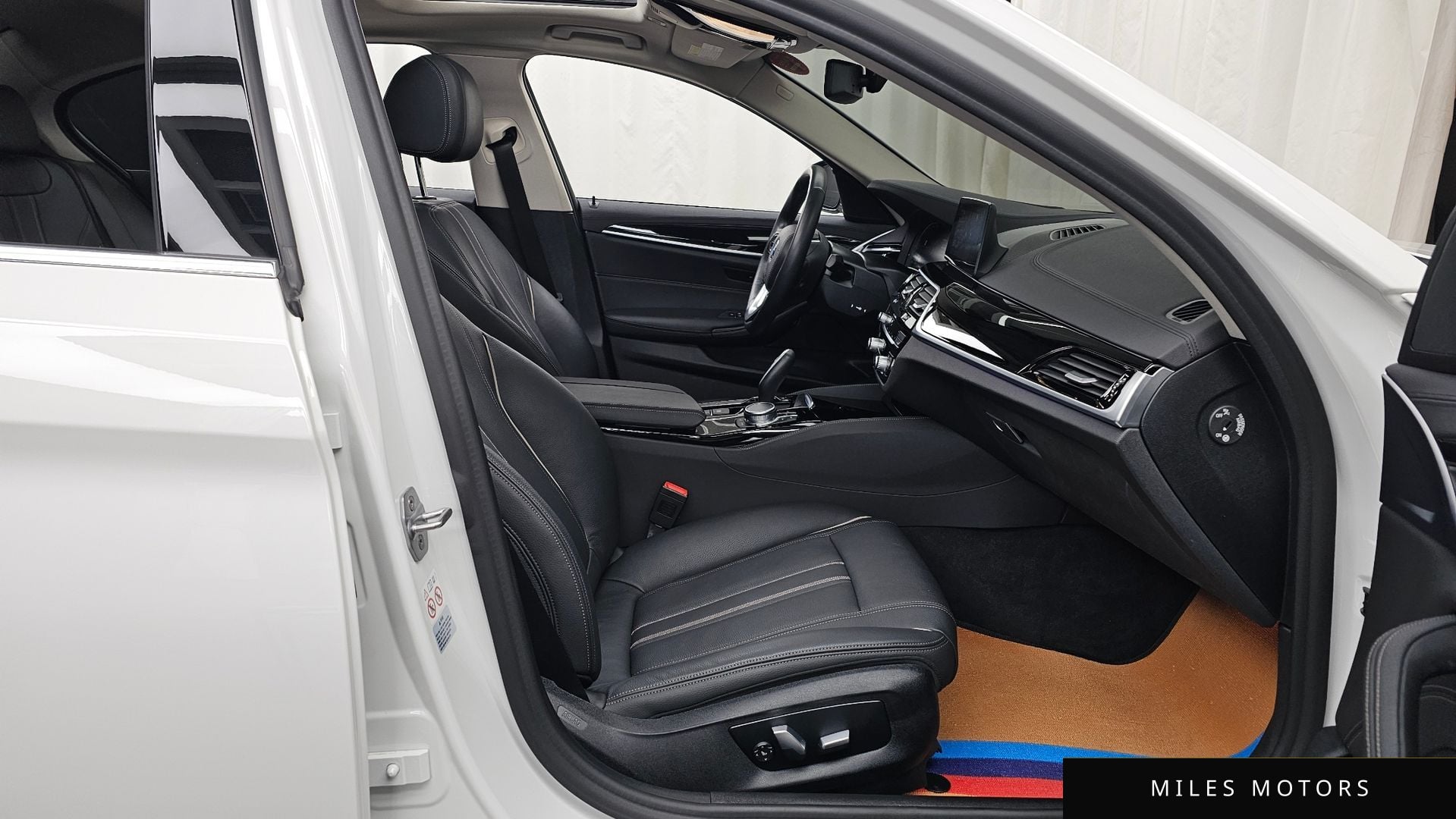 BMW 5 Series (G30) 2020 — миниатюра 11