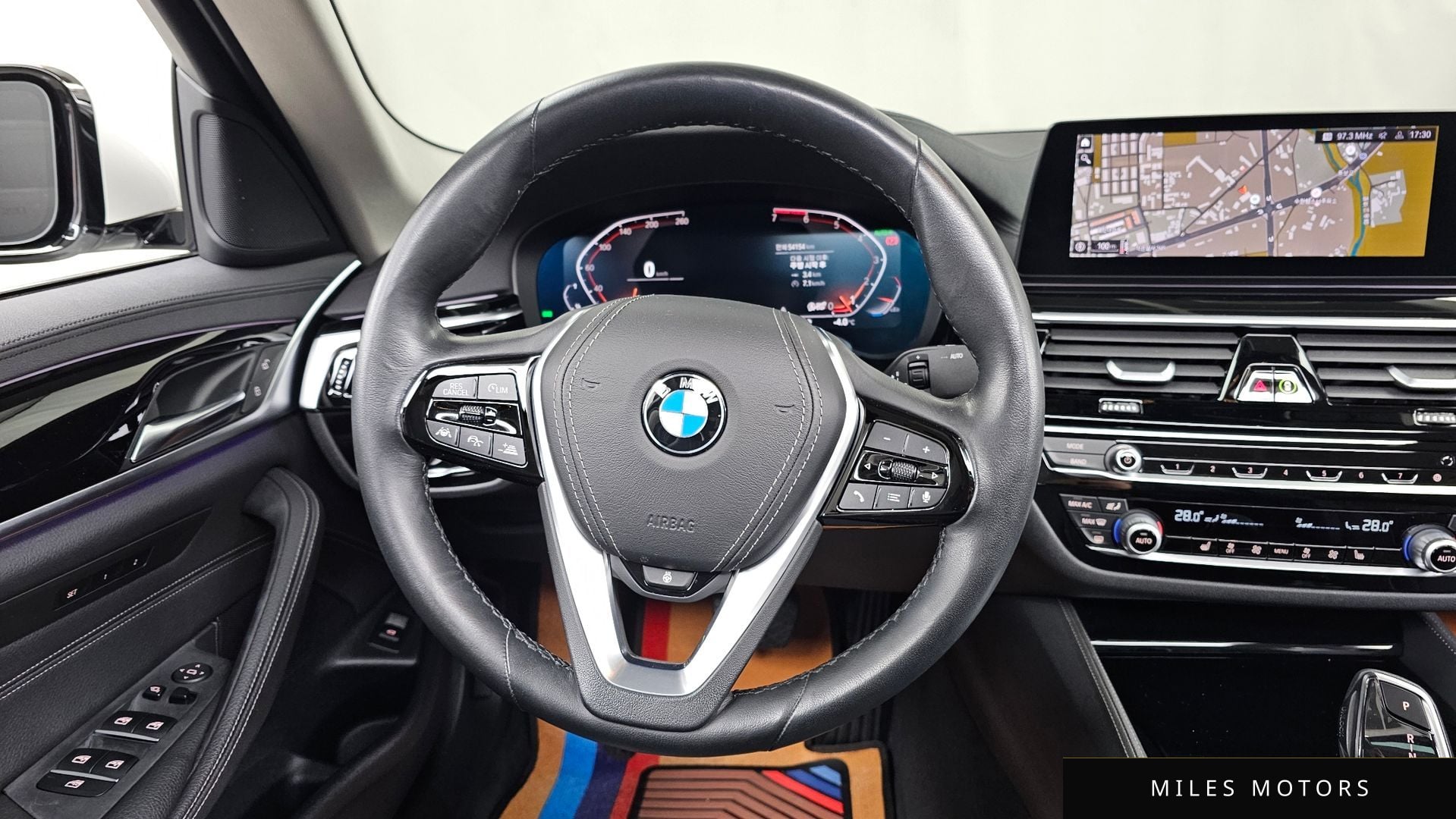 BMW 5 Series (G30) 2020 — миниатюра 13
