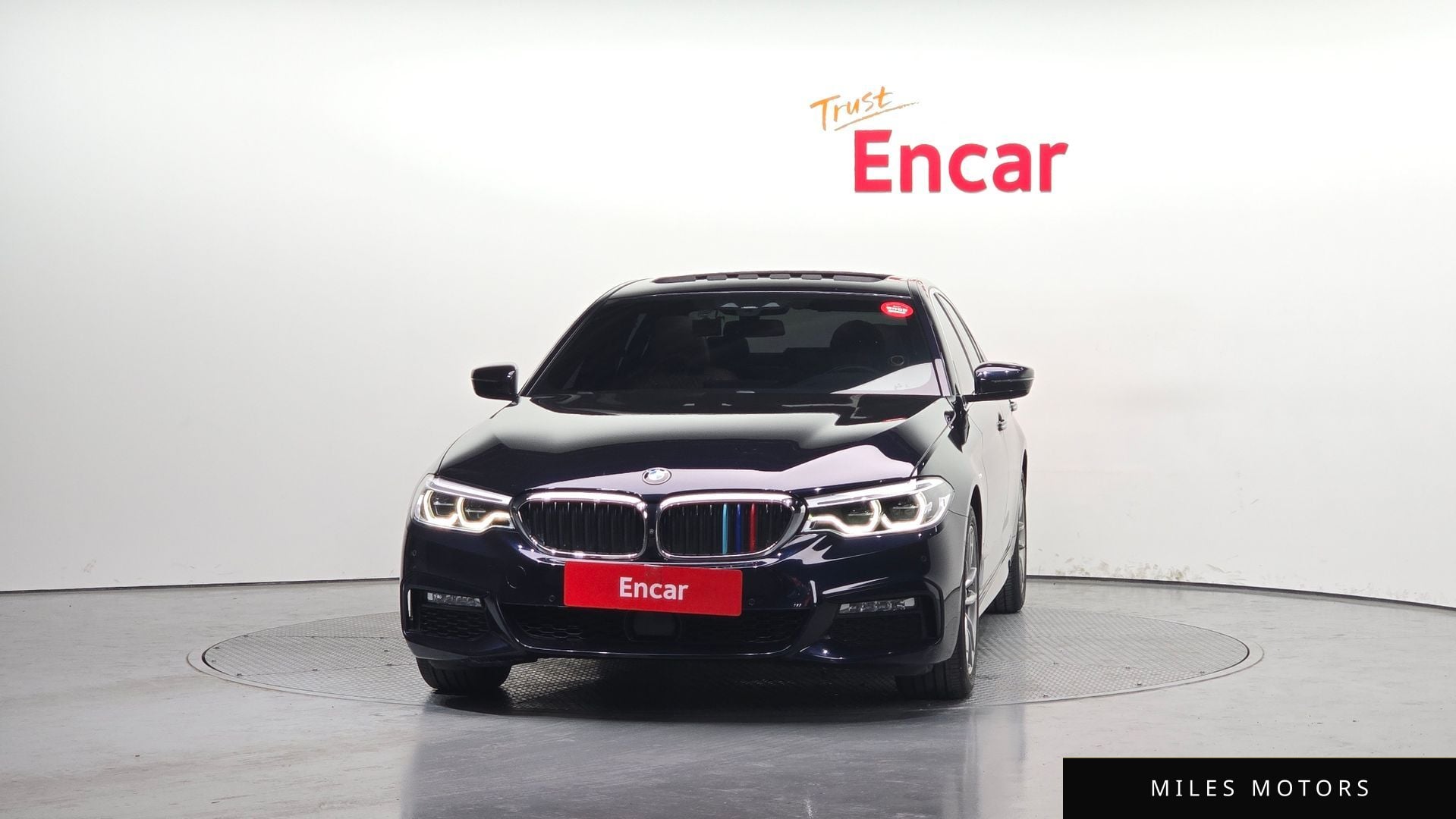 BMW 5 Series (G30) 2018 — миниатюра 3