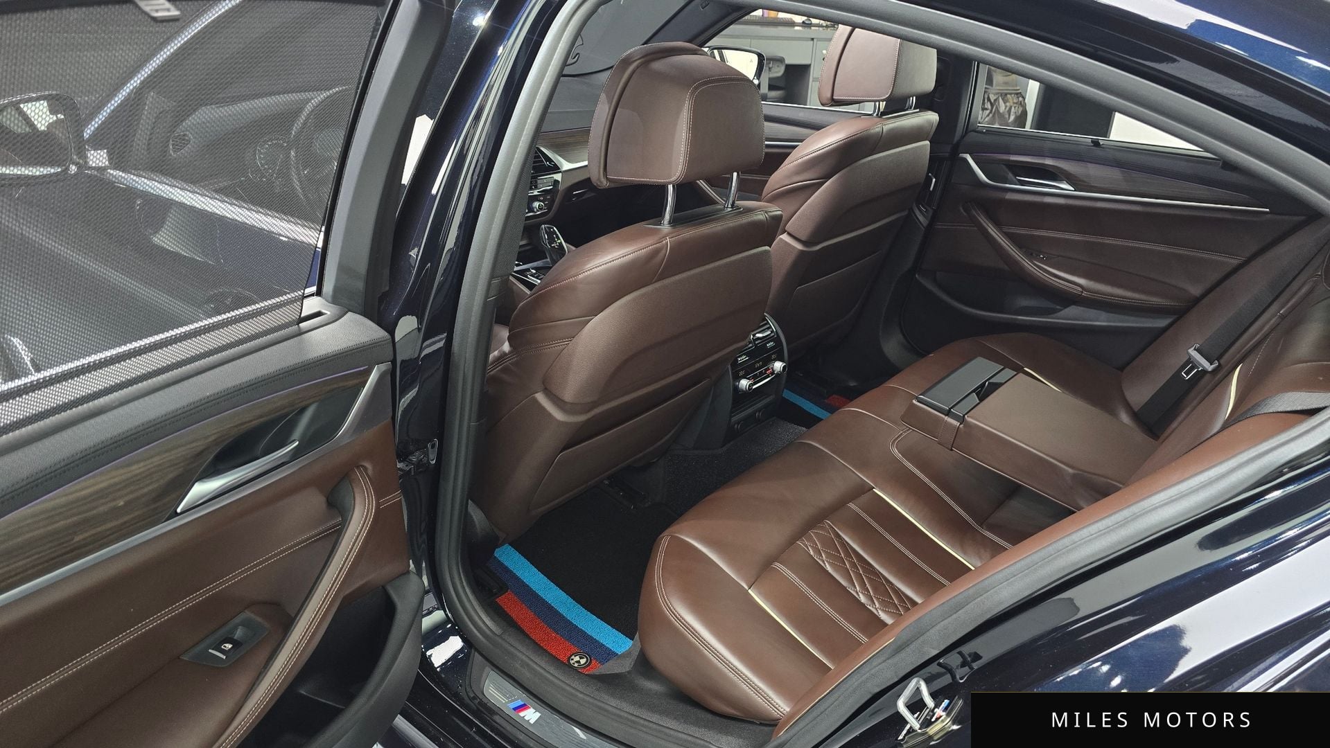 BMW 5 Series (G30) 2018 — миниатюра 11
