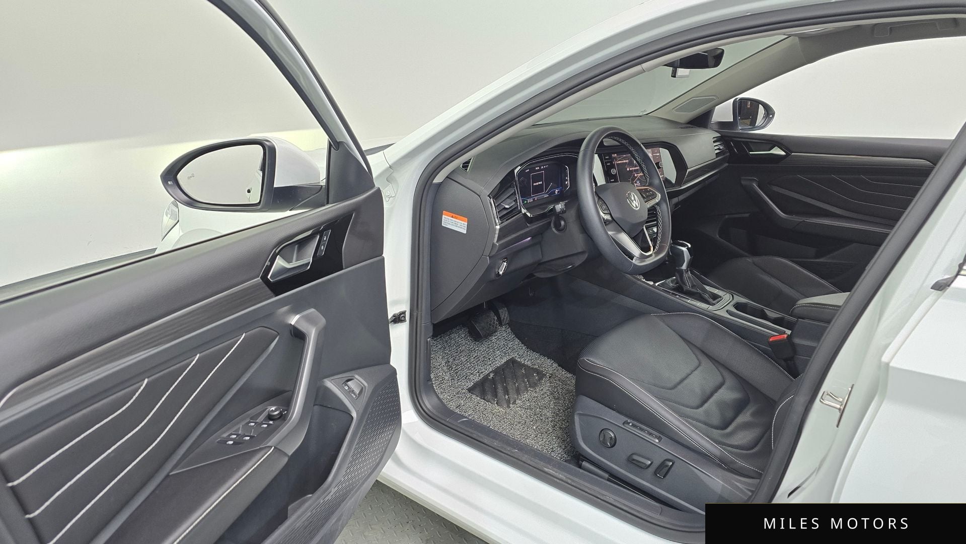 Volkswagen Jetta 2023 — миниатюра 10