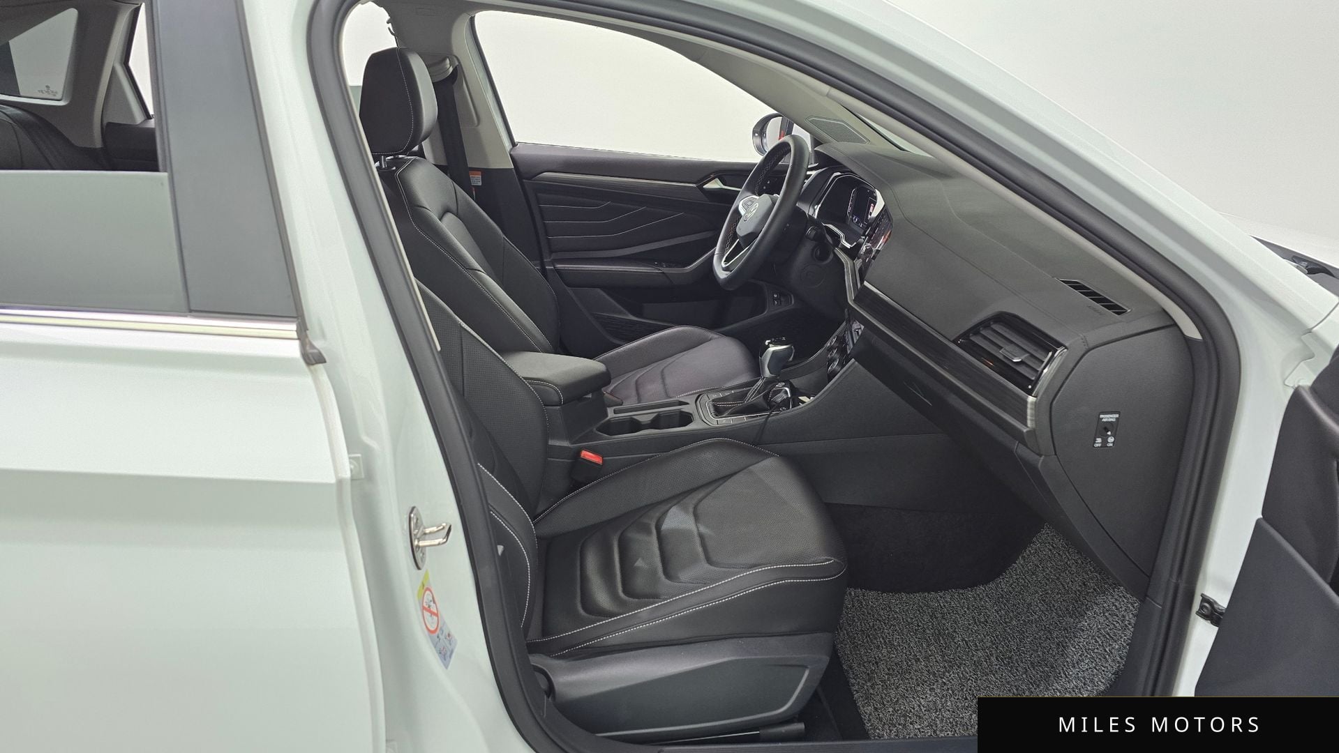 Volkswagen Jetta 2023 — миниатюра 11