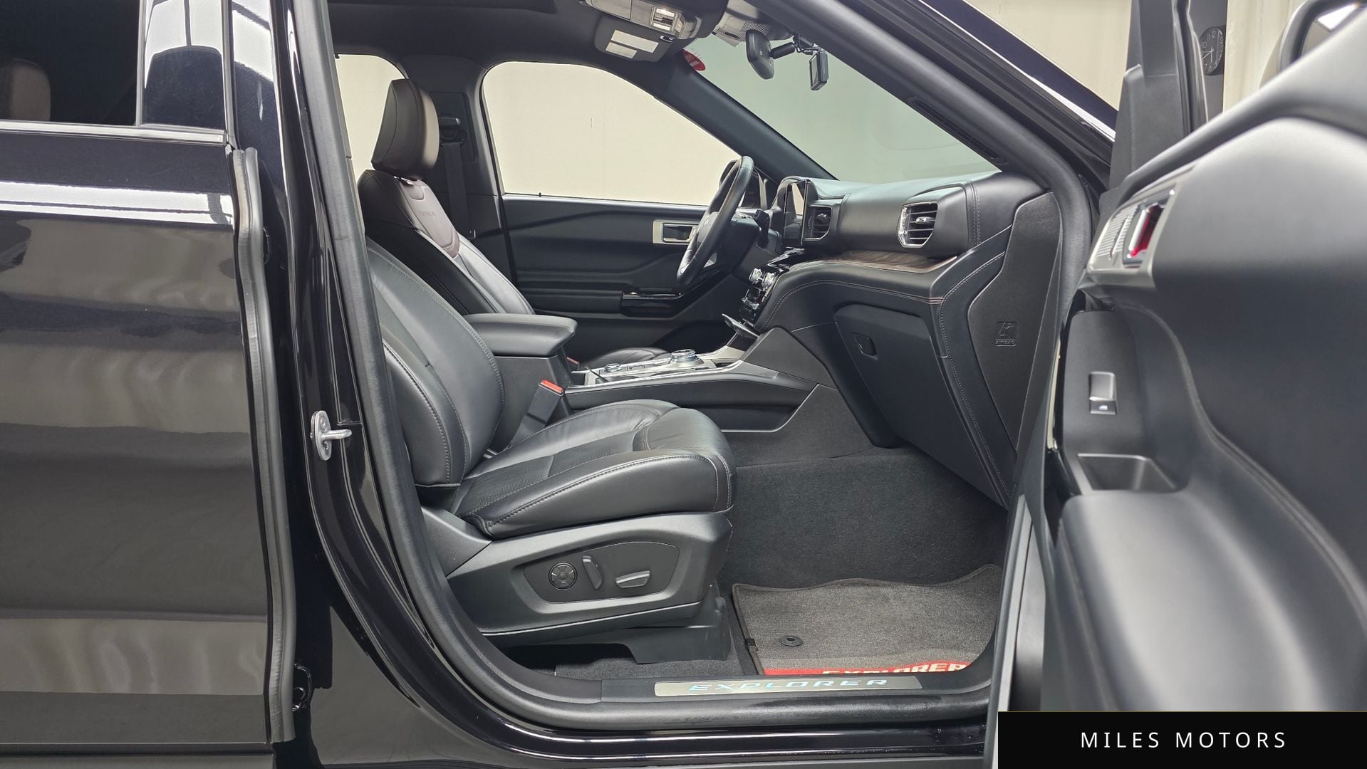 Ford Explorer 2022 — миниатюра 11