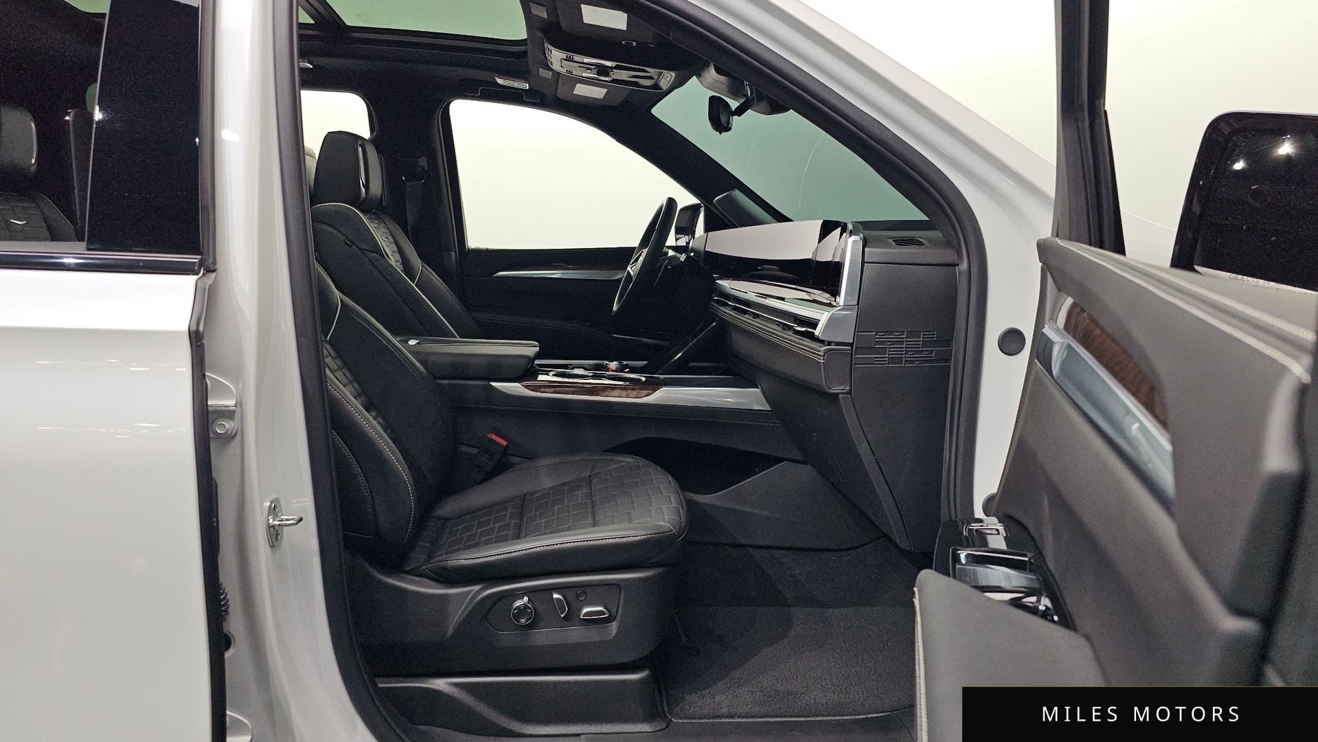 Cadillac 에스컬레이드 2025 — миниатюра 11