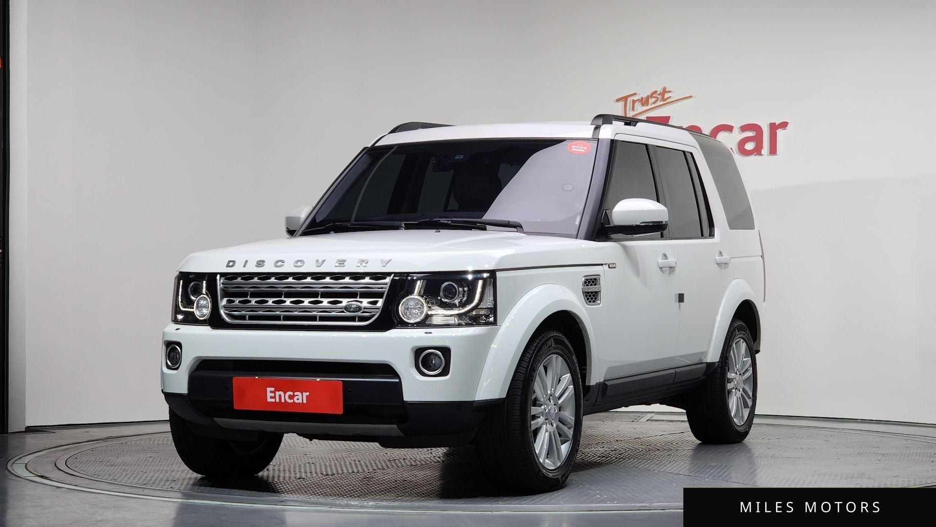Land Rover Discovery 2016 — фото 1 из 12