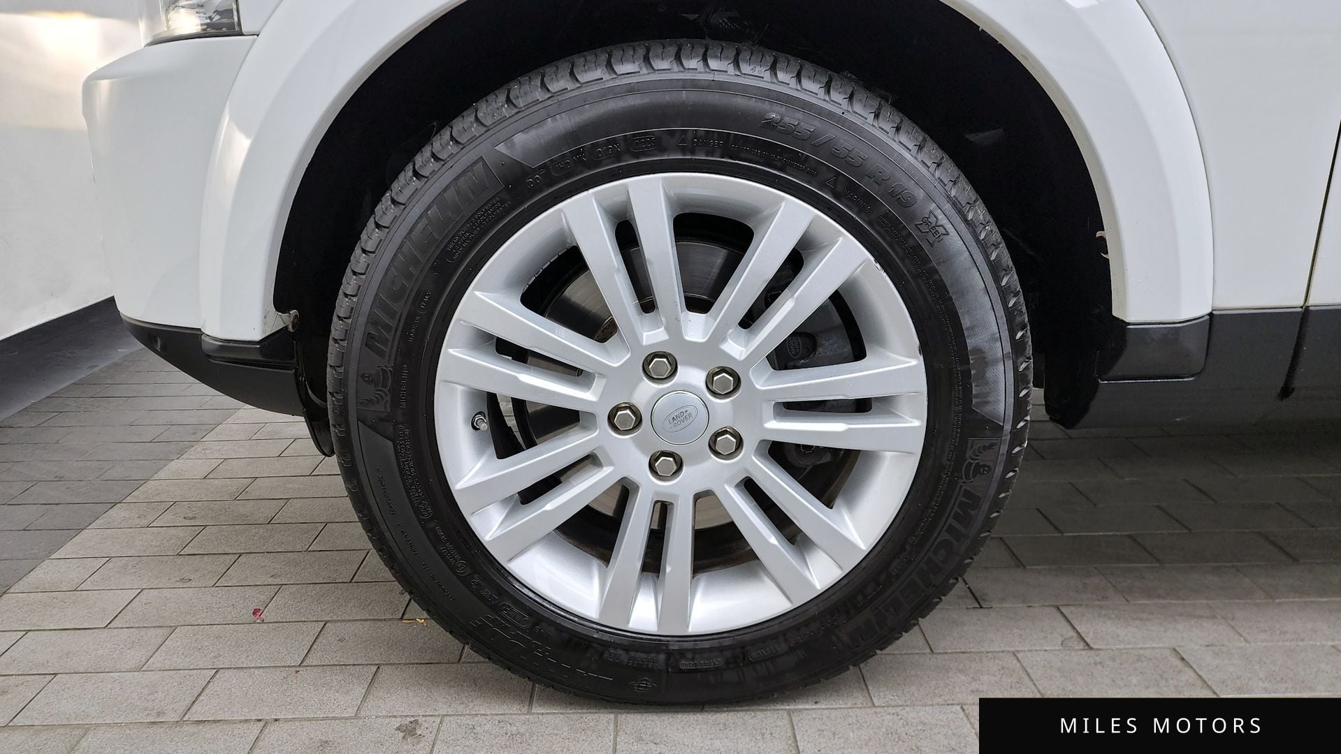 Land Rover Discovery 2016 — миниатюра 5