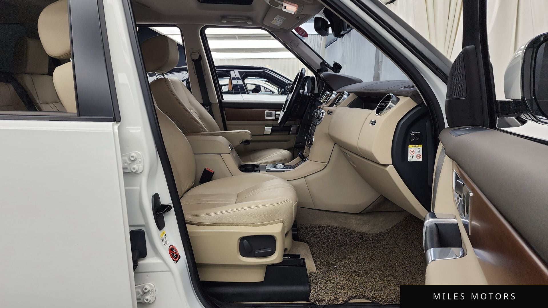 Land Rover Discovery 2016 — миниатюра 11