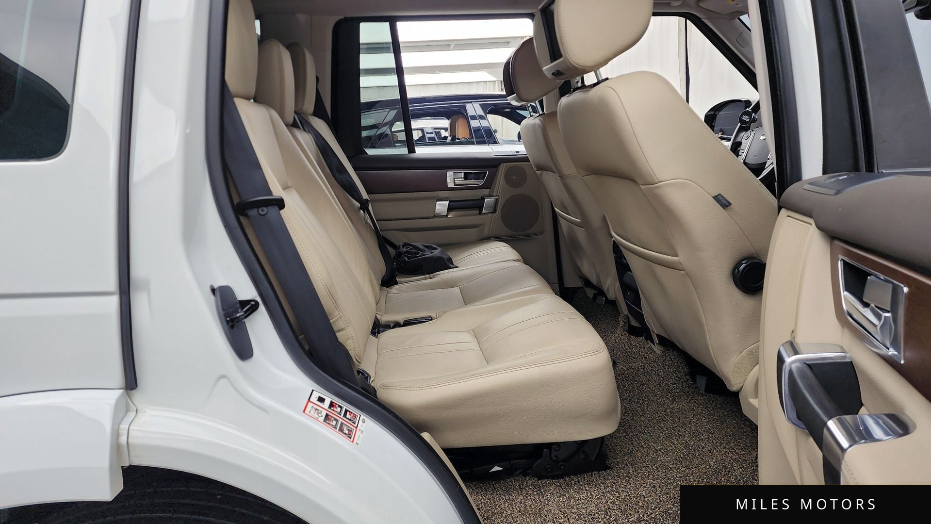 Land Rover Discovery 2016 — миниатюра 12