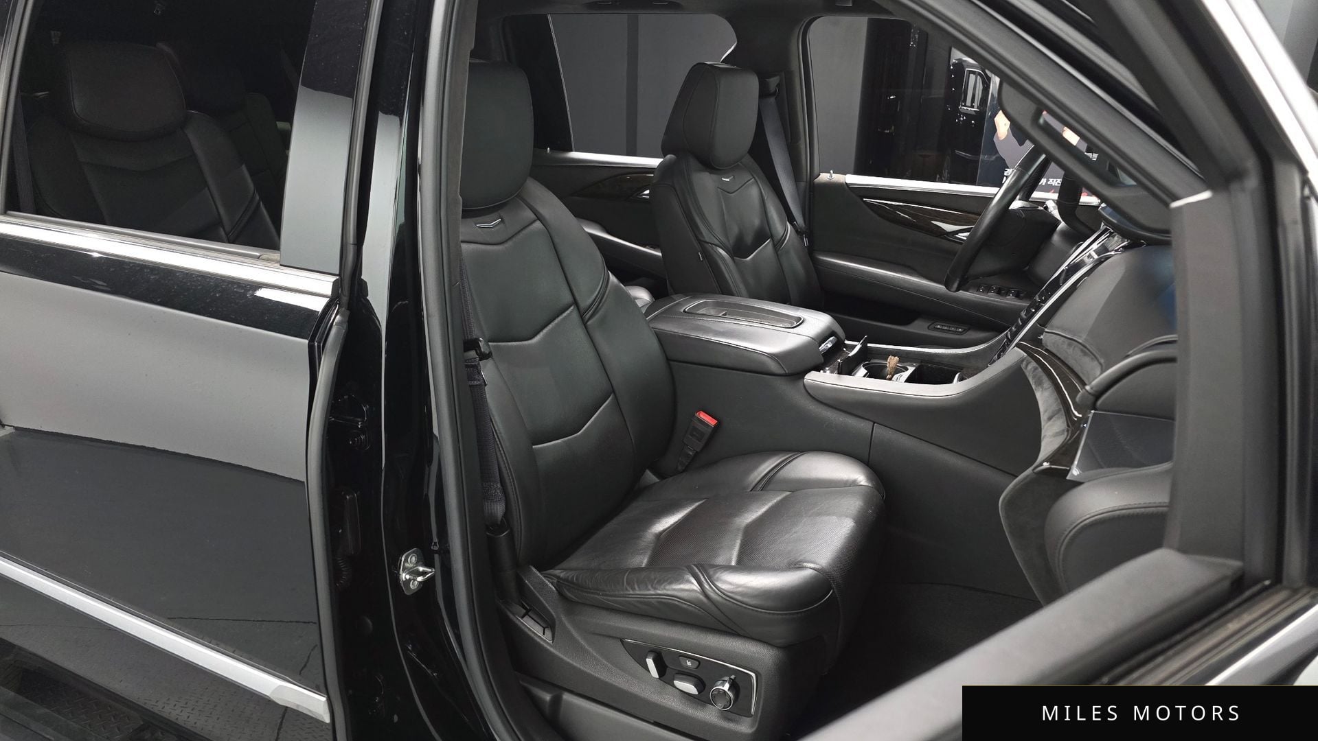 Cadillac Escalade 2016 — миниатюра 12