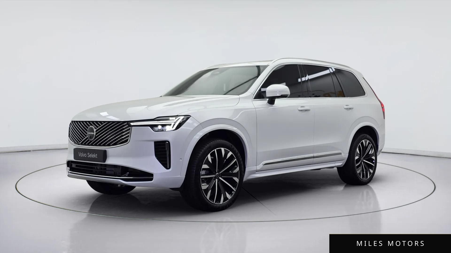 Volvo XC90 2026 — фото 1 из 12