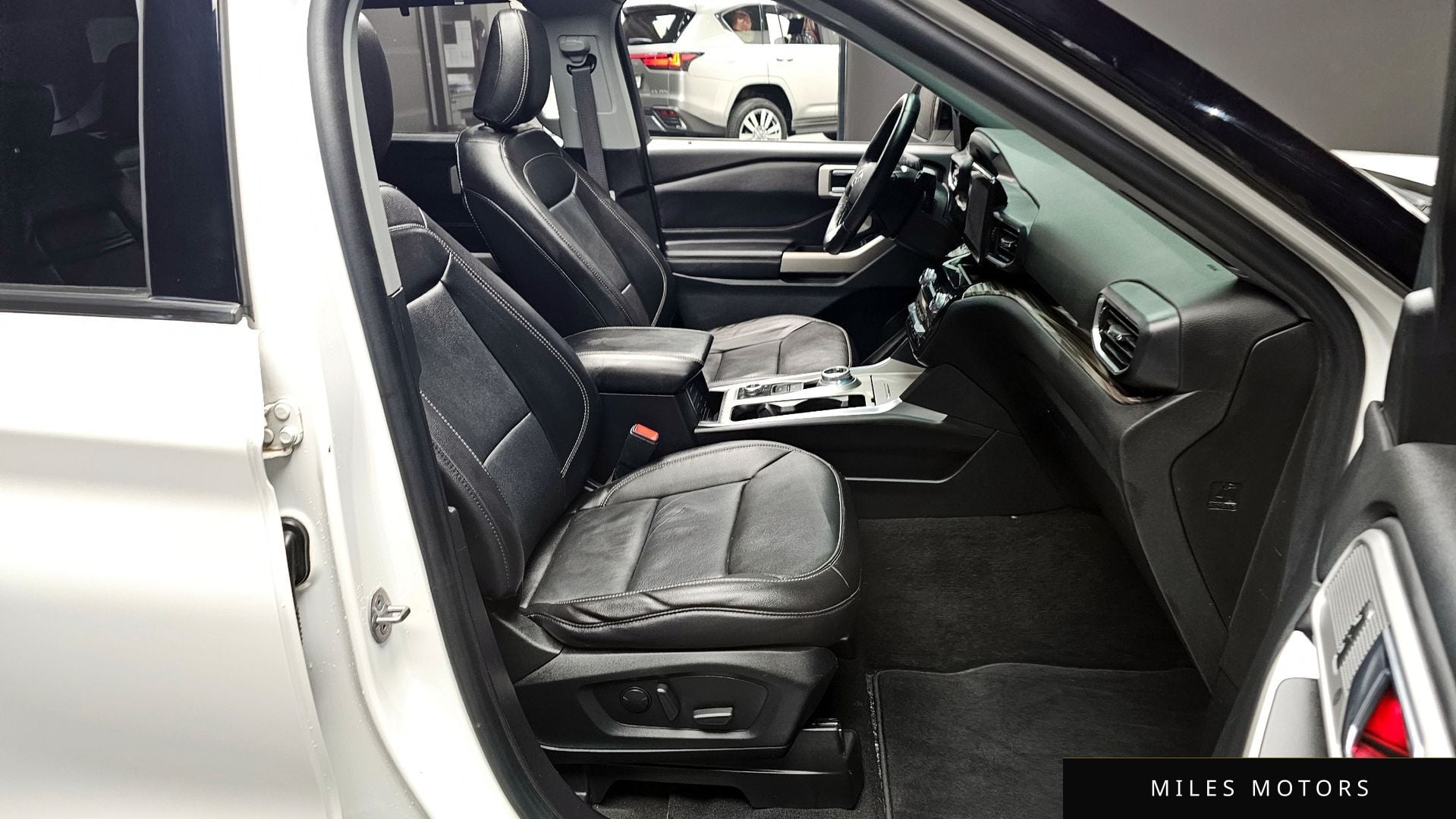 Ford Explorer 2021 — миниатюра 10